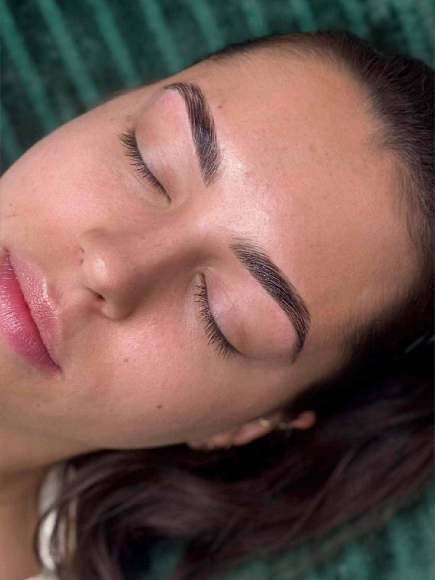 Changement 🪄 brow lift x épilation reconstruction 🪩
Sans coloration !
✅ Étirer et structurer le regard
✅ Combler les trous
✅ Donner une forme unique