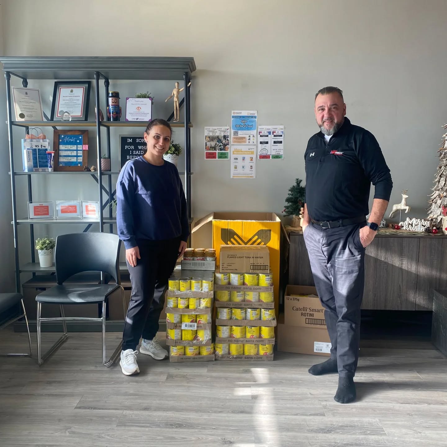 Thank you to Jim and Maria owners of @jimandmariasnofrills for your super generous food donation for @dailybreadto.
When neighbours come together to support one another the entire community benefits! Stronger together đŞ
#etobicoke
#fooddrive
#torontochristmas
#toronto
#chiropractorscare