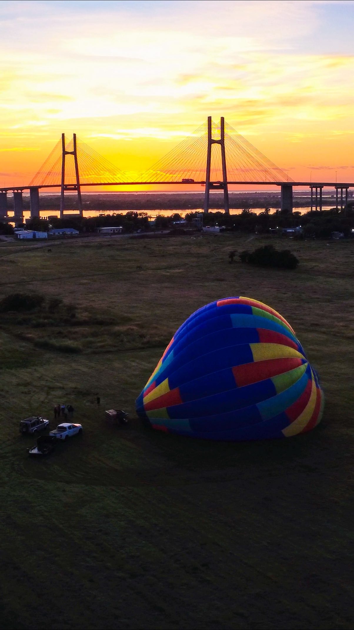 Hermoso vuelo frente al Puente Rosario-Victoria.
Qué esperás para tu vuelo?
#RosarioEnGlobo
