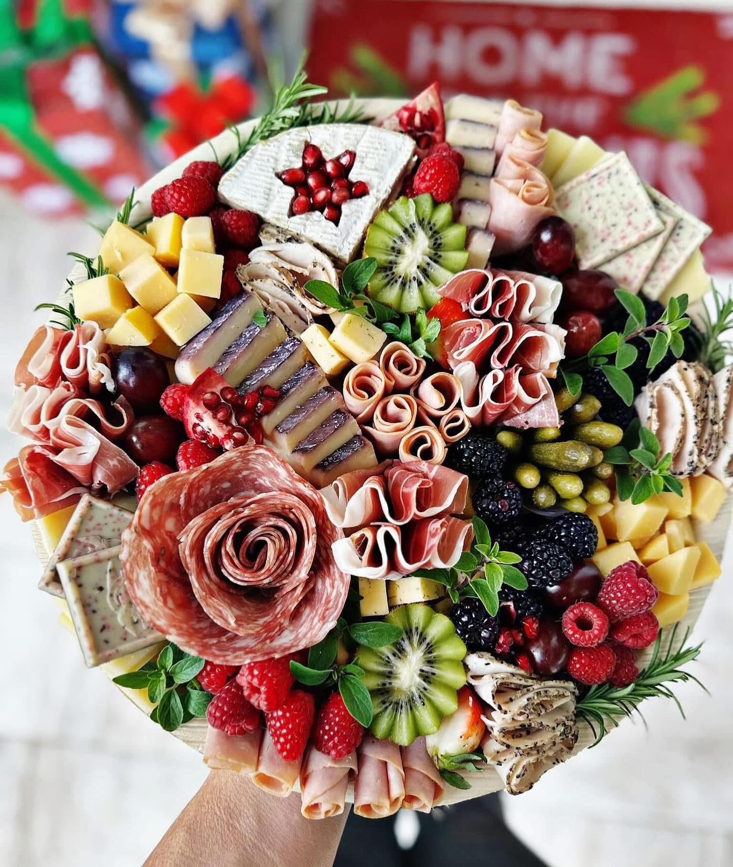 Holiday Christmas boards are live!
Take your pick of round or tree style board for your holiday get togethers 🎅🏼🎁🎄🧀🍖