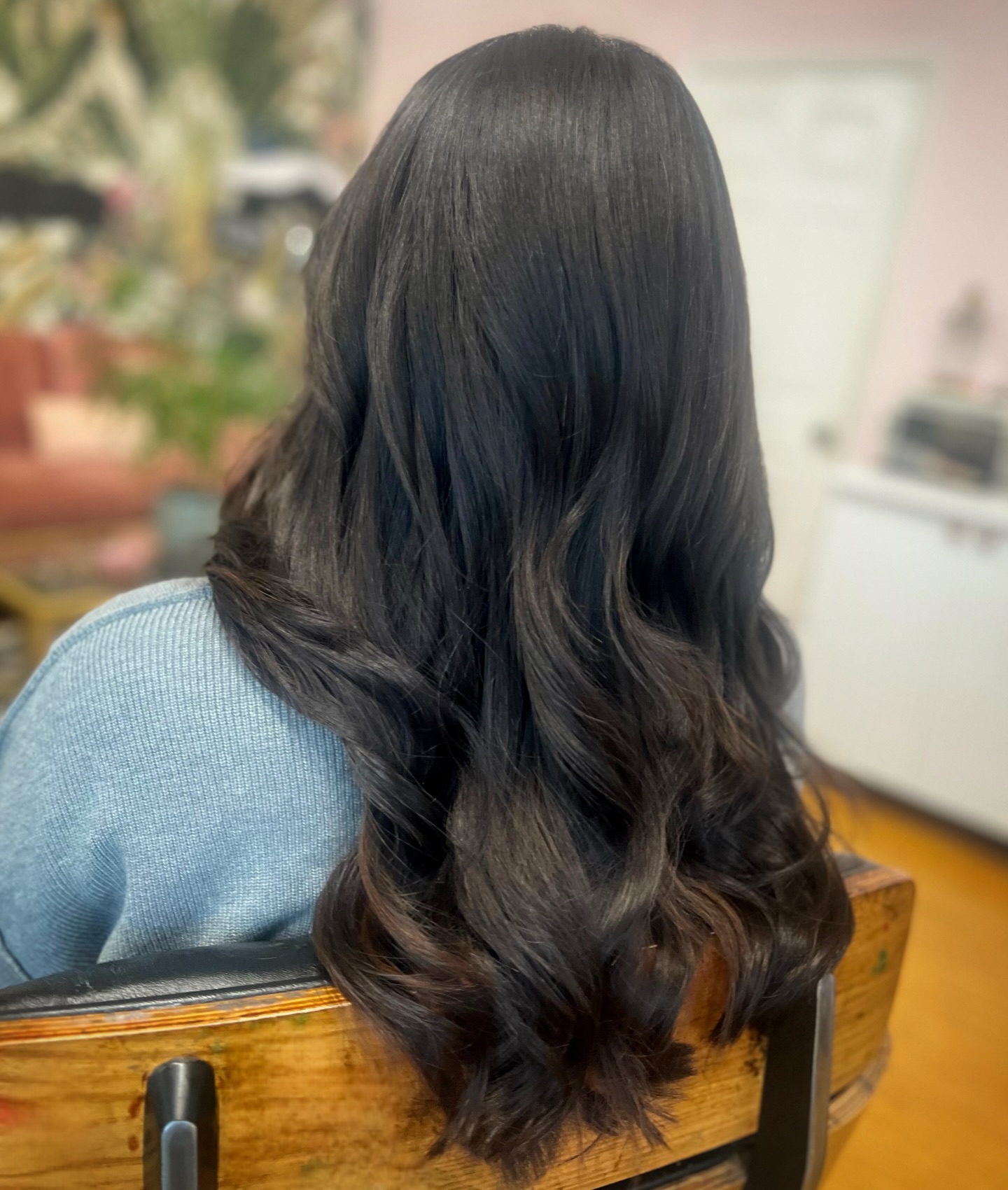 “True friends are never apart, maybe in distance,but never in heart.”
.
It was great to catch up with an ol’ pal!
.
We do it with style, of course 😉
.
@heylewisrealty I know next time we meet you’ll have plenty of adventures to share. 😆
.
#hairbybettina #sonomacounty #santarosahairstylist #longlayers