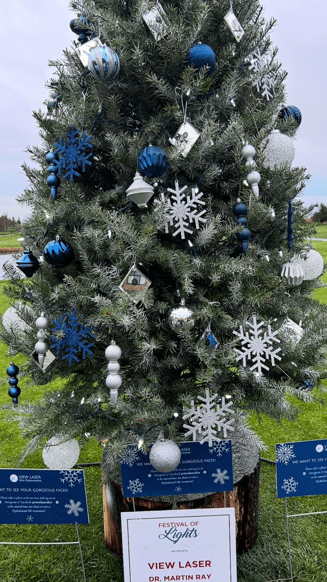 🎁 GIVEAWAY ALERT: Win a HydraFacial MD!
One of our favourite holiday traditions? Sponsoring and decorating a tree at the Festival of Lights, supporting the Delta Hospital and Community Health Foundation — and this year, we're inviting YOU to get involved too!
Here’s how to enter:
📸 Visit the Festival of Lights between Nov 28 – Jan 4
🌲 Find our View Laser tree and snap a pic with it
📲 Post the photo to Instagram or Facebook and tag us @viewlaserskin
✨ It’s that simple — one lucky winner will be drawn the week of January 8!
Let’s spread the glow while supporting an incredible cause.
#CommunityFirst #ViewLaserCares #TsawwassenCommunity #LocalSupport #GivingBack #TsawwassenSkincare #TsawwassenEvents #MedicalAestheticsBC