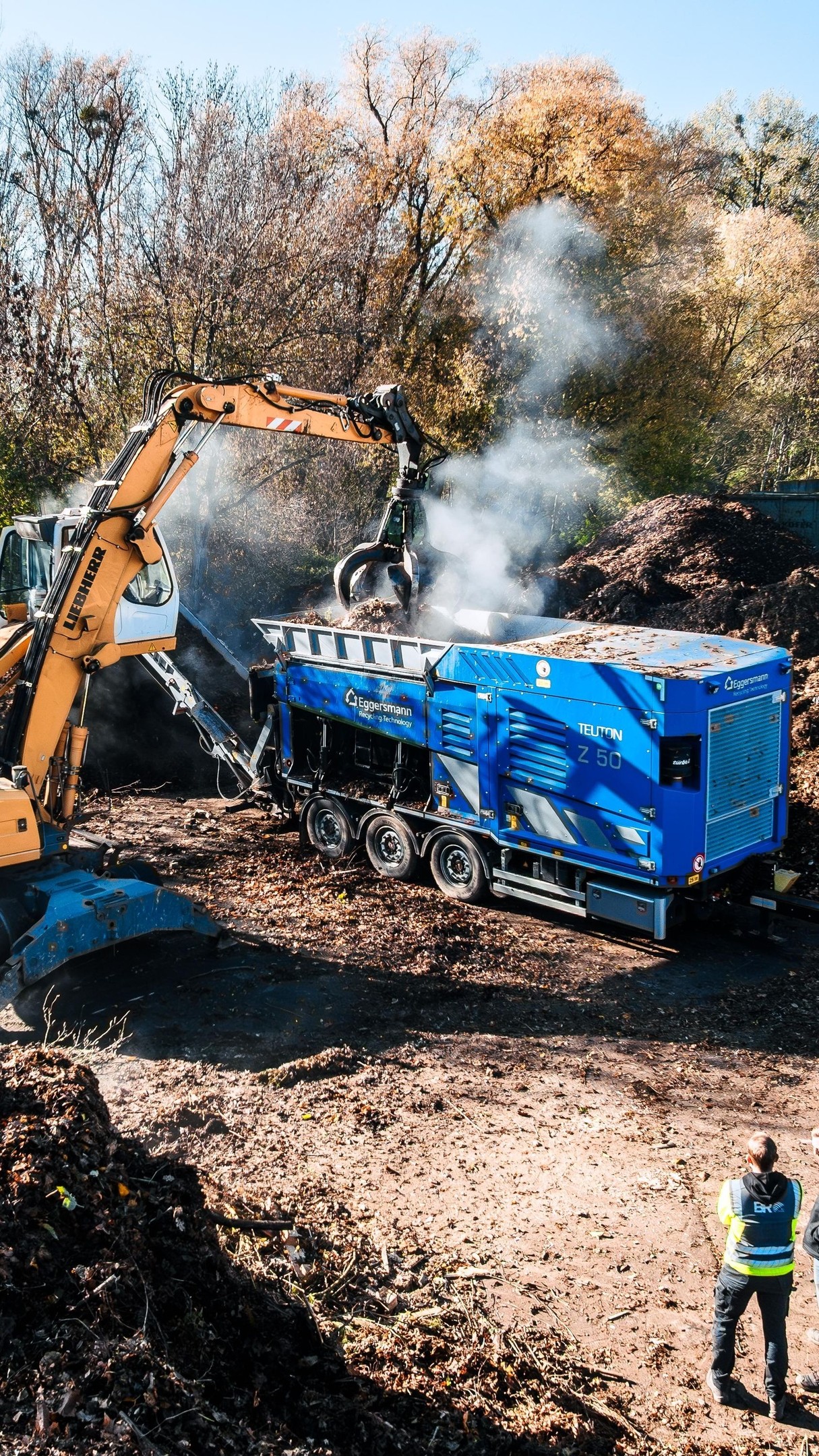 Vielen Dank für das netten Kundenfeedback, Sascha Richter! 🙌
Wir bringen innovative Eggersmann-Maschinen zur Firma GEMES Abfallentsorgung und Recycling GmbH. ♻️
Hier der TEUTON Z 50 in Aktion – bei der Grünschnittaufbereitung zeigt er wieder, warum er zu den stärksten Zerkleinerern gehört. 🌳
Wir freuen uns, wenn unser kundenorientierter Beratungsprozess genau das trifft, was im Alltag wirklich zählt: echte Herausforderungen verstehen und passende Lösungen liefern. 🤝
Schön, dass das ankommt! 🙏
#recycling #eggersmann #zerkleinerer #boehmerecycling #wastemanagement