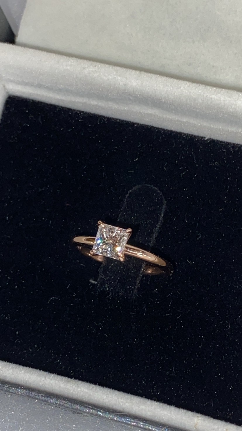 Unwrap the magic of a new chapter this Christmas 💍 with a stunning princess cut, rose gold solitaire such as this one. ✨
#nataliajewellers #diamondring #southsurreybc #southsurreyjeweller #customjewelry #whiterockbc