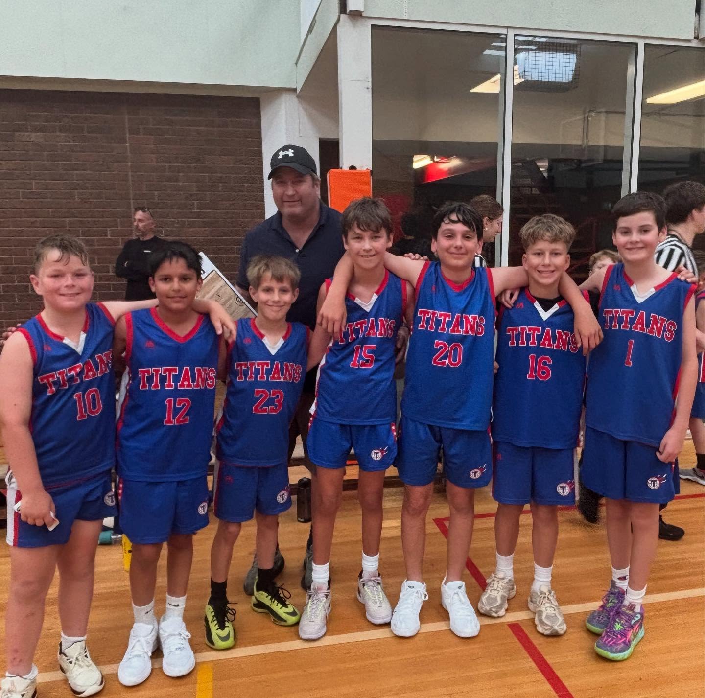 Roaring into the Xmas break with a narrow win! Nice work Titans Roar. See what we did there @cdba.communitybasketballleague ? 😉🎅🏼