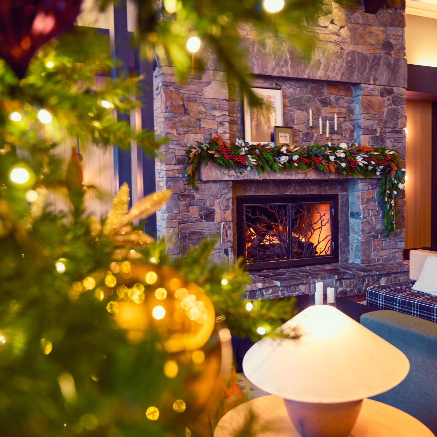 Pretty Porch does mantles 🤶🏻