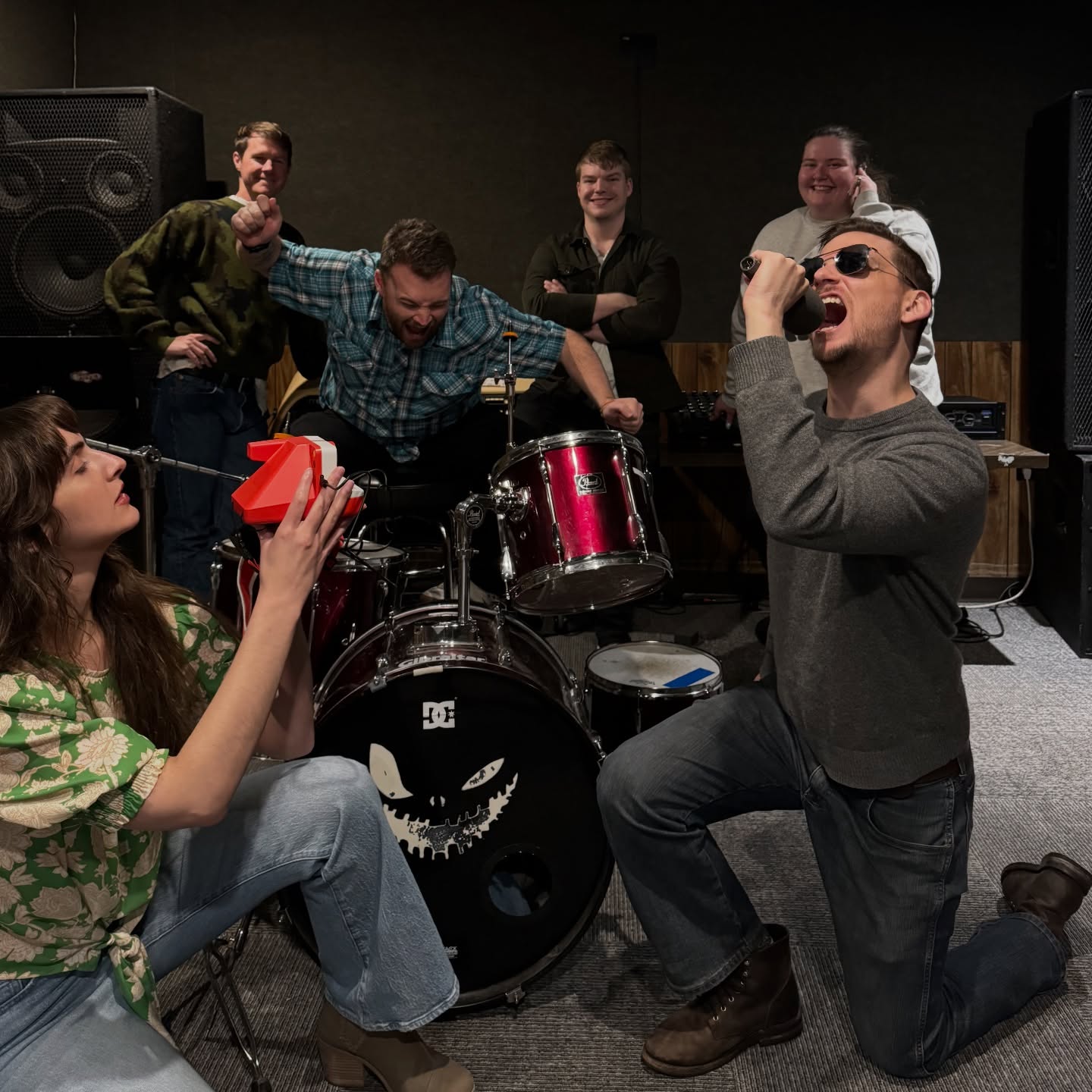 Over a year ago, my moving-day eve turn into assembling a choir for a new rock opera—and recreating a quasi-accidental Renaissance painting. The perfect Nashville send-off 😎
Thank you HeyBobby! for entrusting me with your musical vision and thank you everyone who helped me bring this project to life—you are true rockstars.
#newmusic #choir #makingmusic #musicproduction #accidentalrenaissancepainting
