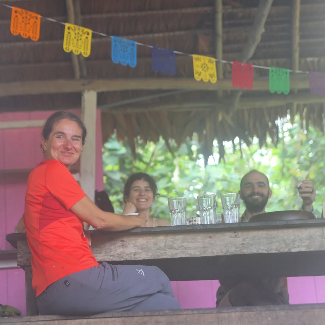 Karine,Claudia y Romain 🍍