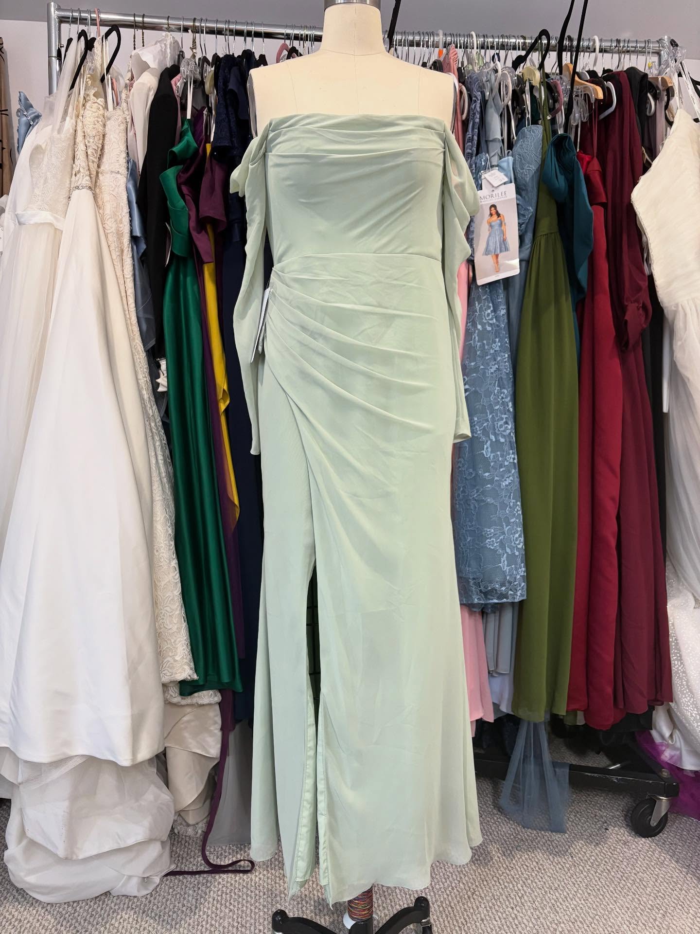 Holiday or New Year’s party coming up? We’ve got you covered! Just a few of the lovely dresses we have on consignment. You’ll be turning heads and making Santa’s nice list for sure 😘
Contact me today to book in your private shopping experience!
#consignment #christmasparty #holidayparty #formalconsignment #partydress #winnipegsmallbusiness #winnipeg #winnipegconsignment #lookinggood #feelinggood #sustainablefashion #smallbusiness #womanowned