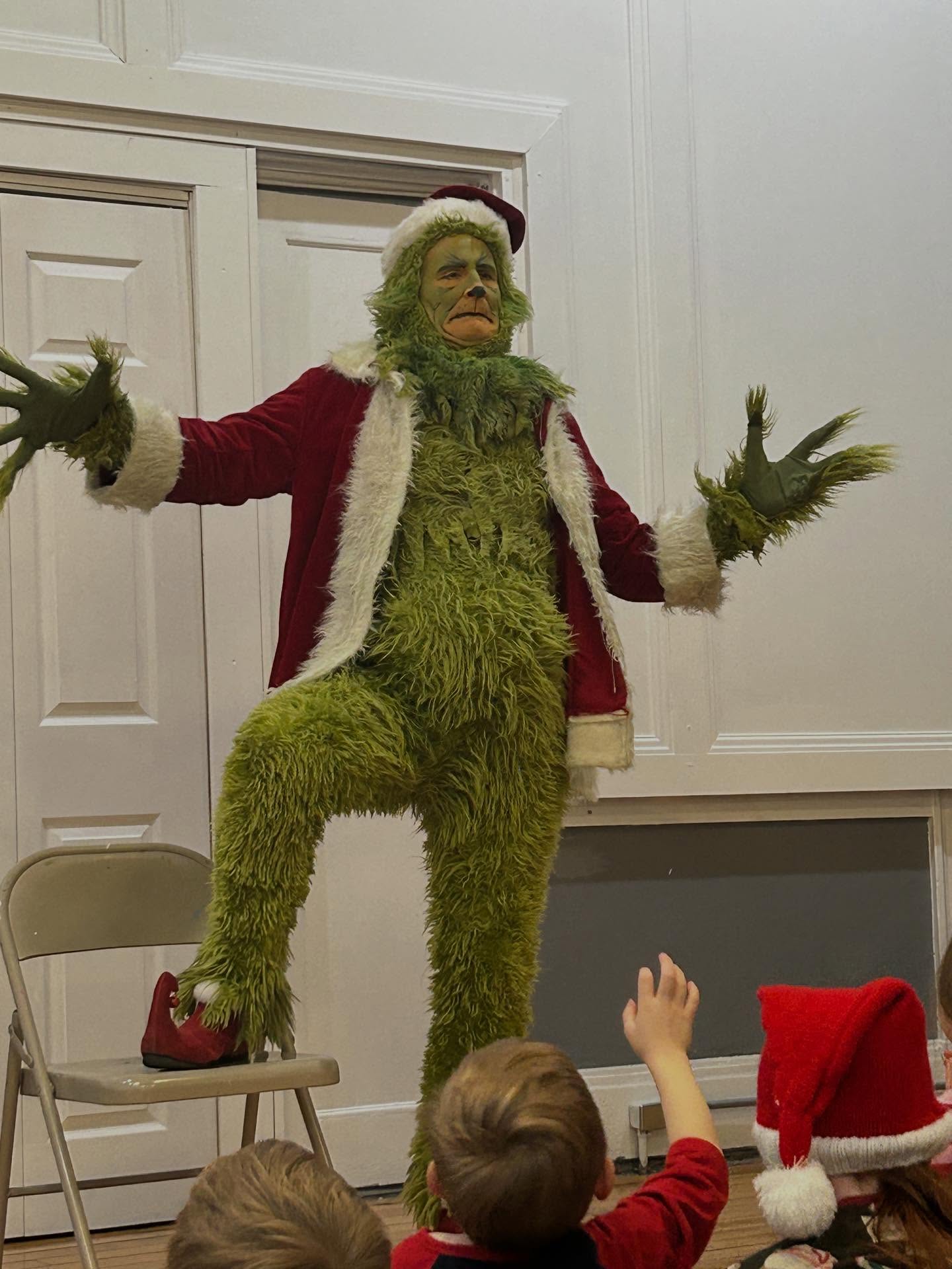 Super fun Family Fun event with the Grinch ( @erikrodenhiser @salem_grinch ) last night!!! Swipe left to see videos of the shenanigans that ensued!😂
#foxhillschooldanvers #grinch #grinchmas