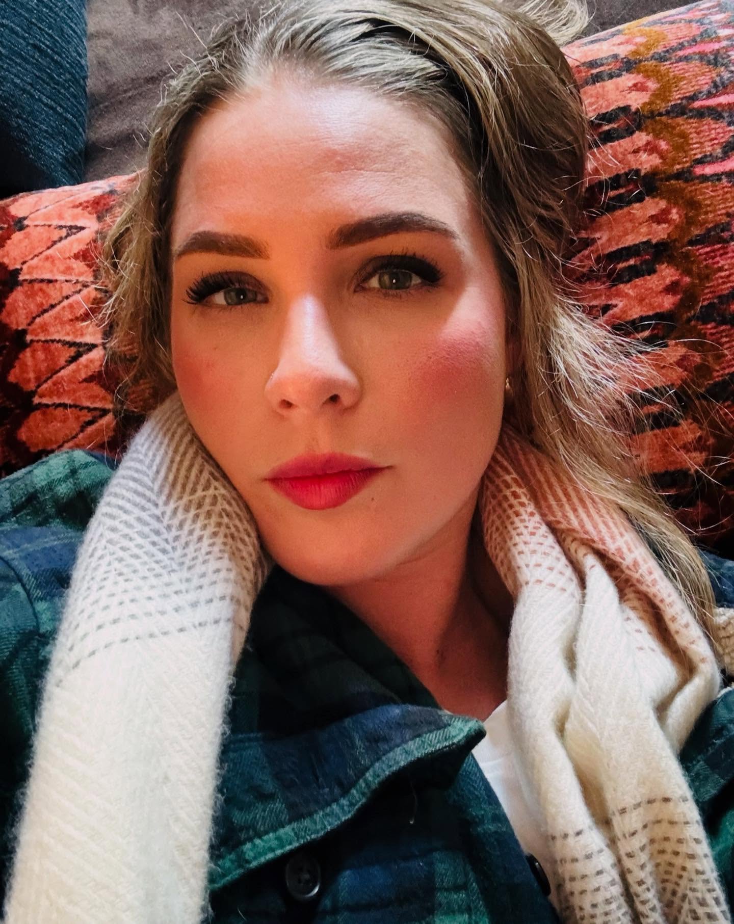 Feeling alright, wrapped up, recharging, and letting the day unfold ✨
#BeautyVibes #CozyAesthetic #SelfCareDaily #MillennialStyle #GlowVibes #LifestyleInspo #EverydayMagic #InspireDaily #WinterGlow #NaturalGlam #Recharging