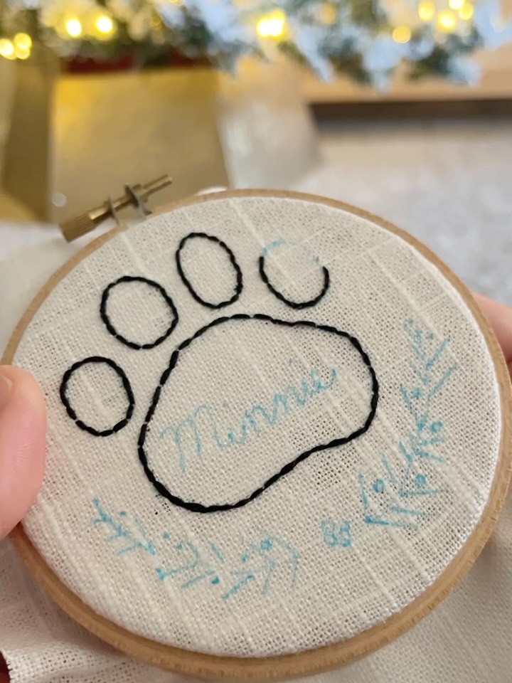 *LAST CHANCE* to join our 🐾 Paw Print 🐾 Ornament workshop! Come sip a holiday drink and stitch a keepsake for your furry friend 🪡
Beginners welcome and all materials provided!