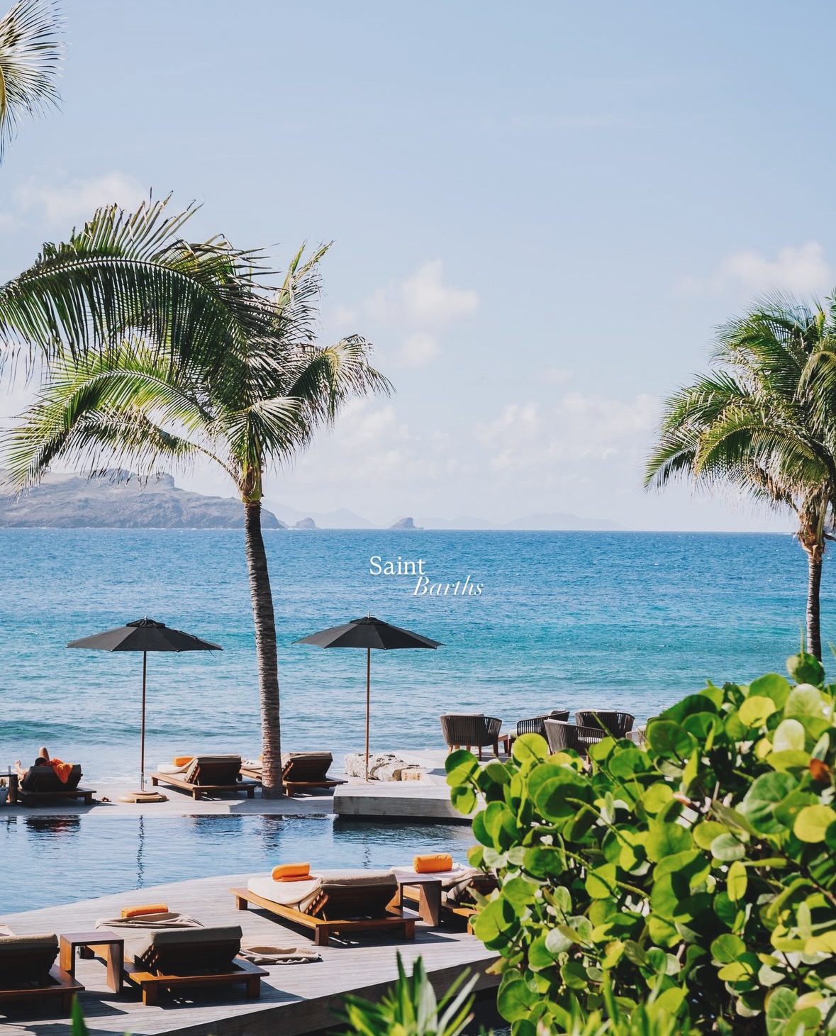 Choose your winter ❄️ vs 🐚
#wintertravel #saintbarth #vailcolorado #jetlister #jetlistertravel #Fora #jetlisterbyfora