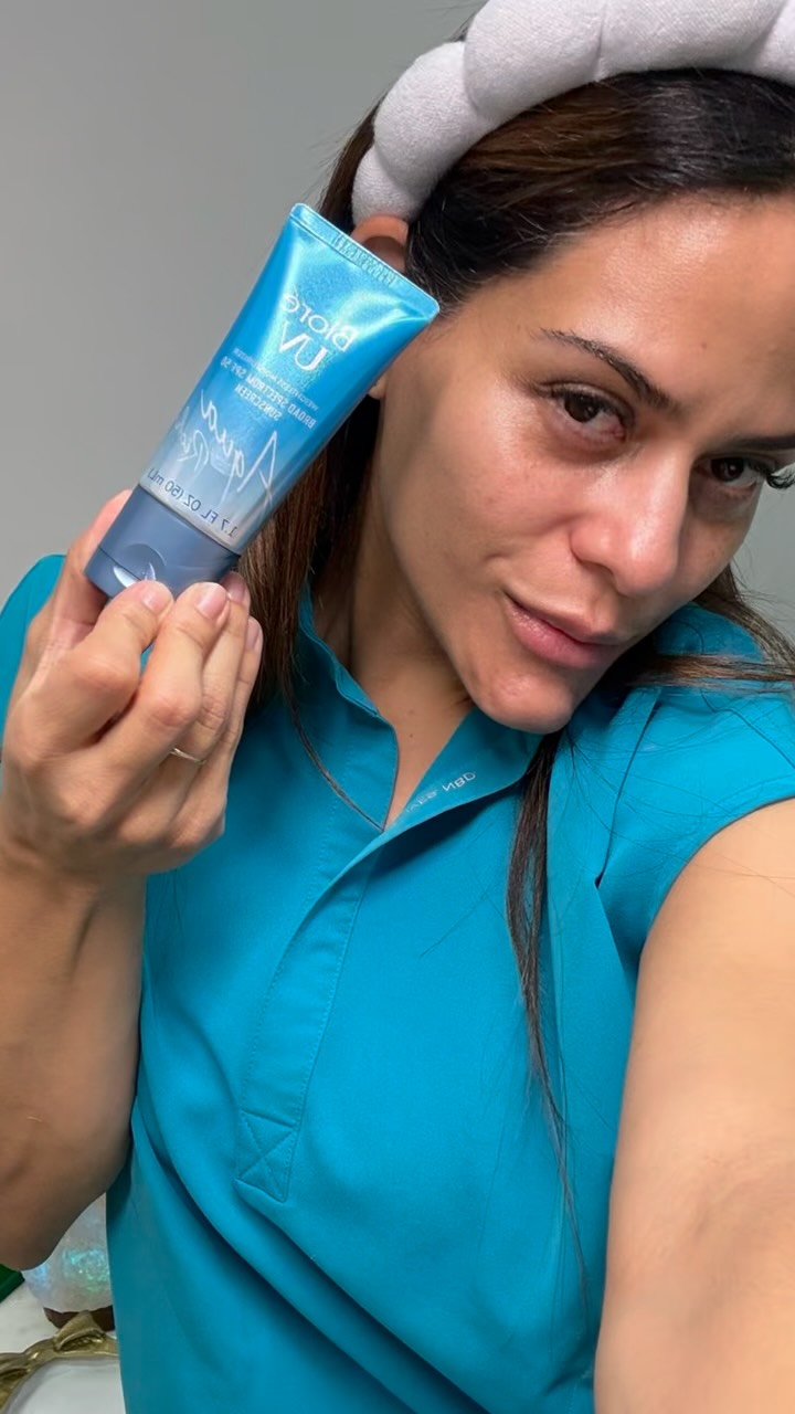 Protege e hidrata tu piel con Bioré® ☀️💧 SPF 50
Su fórmula japonesa con ácido hialurónico se absorbe rápido, no deja la cara blanca ni sensación pegajosa.
Piel suave, fresca y con un glow natural. ✨
Mi favorito de todos los días @bioreus #biore#biorepartner @stackinfluence