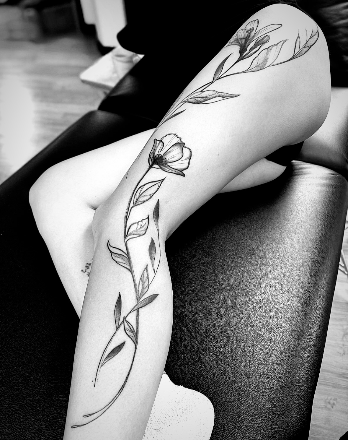 Ohhh how our beauty flowers bloom from those powerful roots. More of these flows. Do you want some flora decora like this? Let’s weave wild wonders, you & I 🌹🥀
Thank you sweetness, you are pure gem ✨
#makelove #beautiful #flora #flow