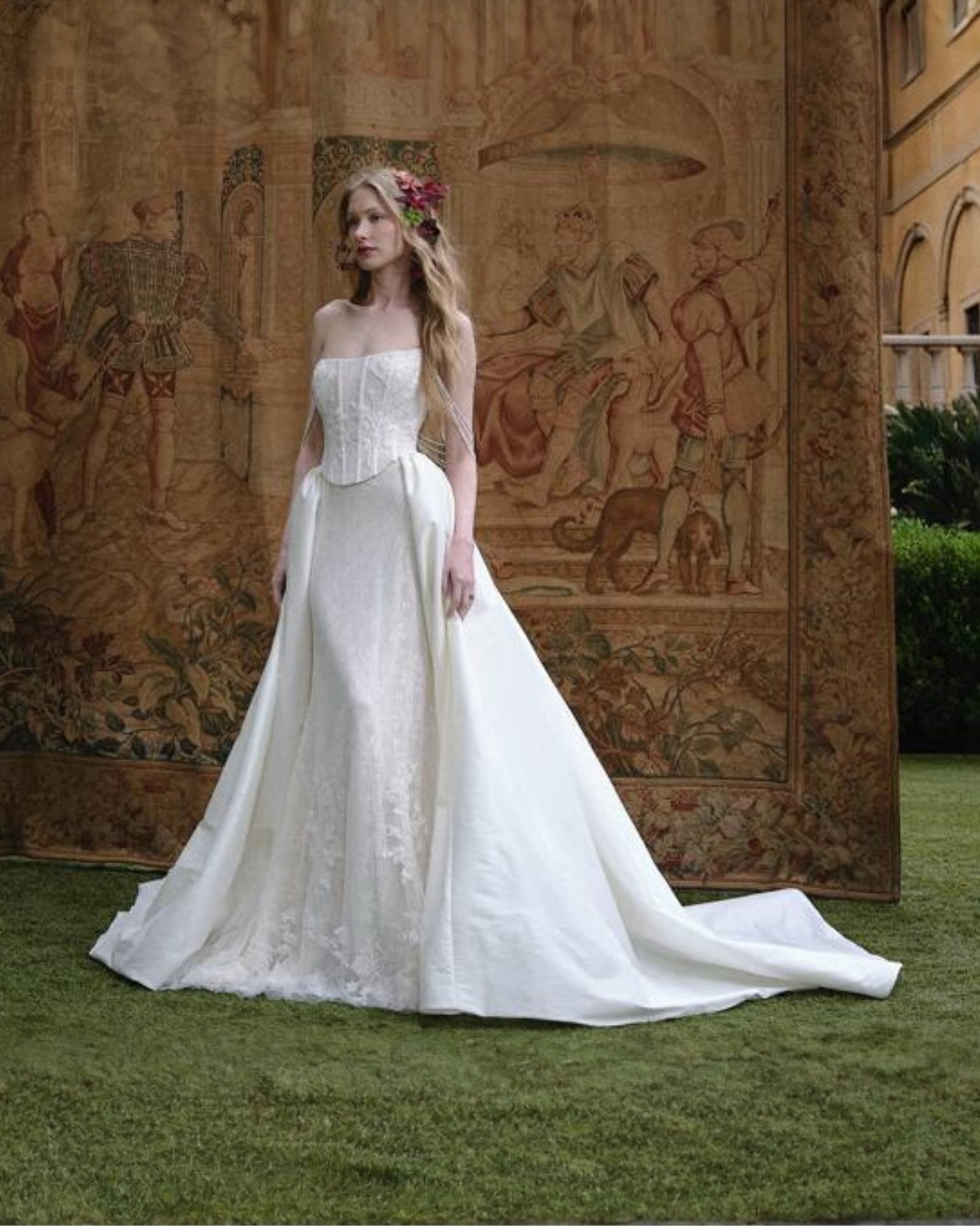 Vintage energy, but make it cool ✨
Subtle lace. Removable arm dangles. An overskirt for a second look. What more could you want?
Try it on @senoiabridal and see why we can’t stop talking about her 🤍
#senoiabridal #senoiabridalco #coolbride #modernbride #vintagebride #weddingdressinspo #bridalstyle #twoinonegown #bridetobe2025 #bridetobe2026 #georgiabridalshop #atlantabrides #southernbride #thebridalexperience