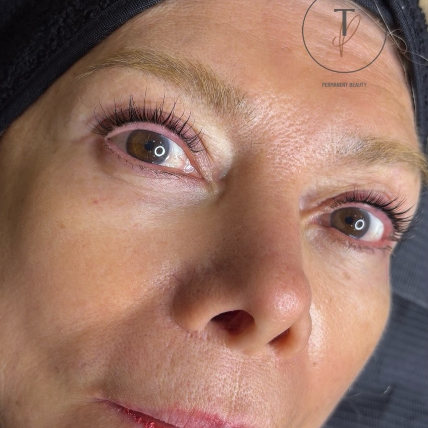 ✨ ¡Transforma tu mirada con nuestro Lash Lifting Coreano Premium! ✨
Obtén unas pestañas más largas, levantadas y con un efecto natural que dura semanas. 💖 ¡Agenda tu cita y luce una mirada espectacular!
•
•
•
#LashLiftingKoreano #PestañasPerfectas #BellezaNatural