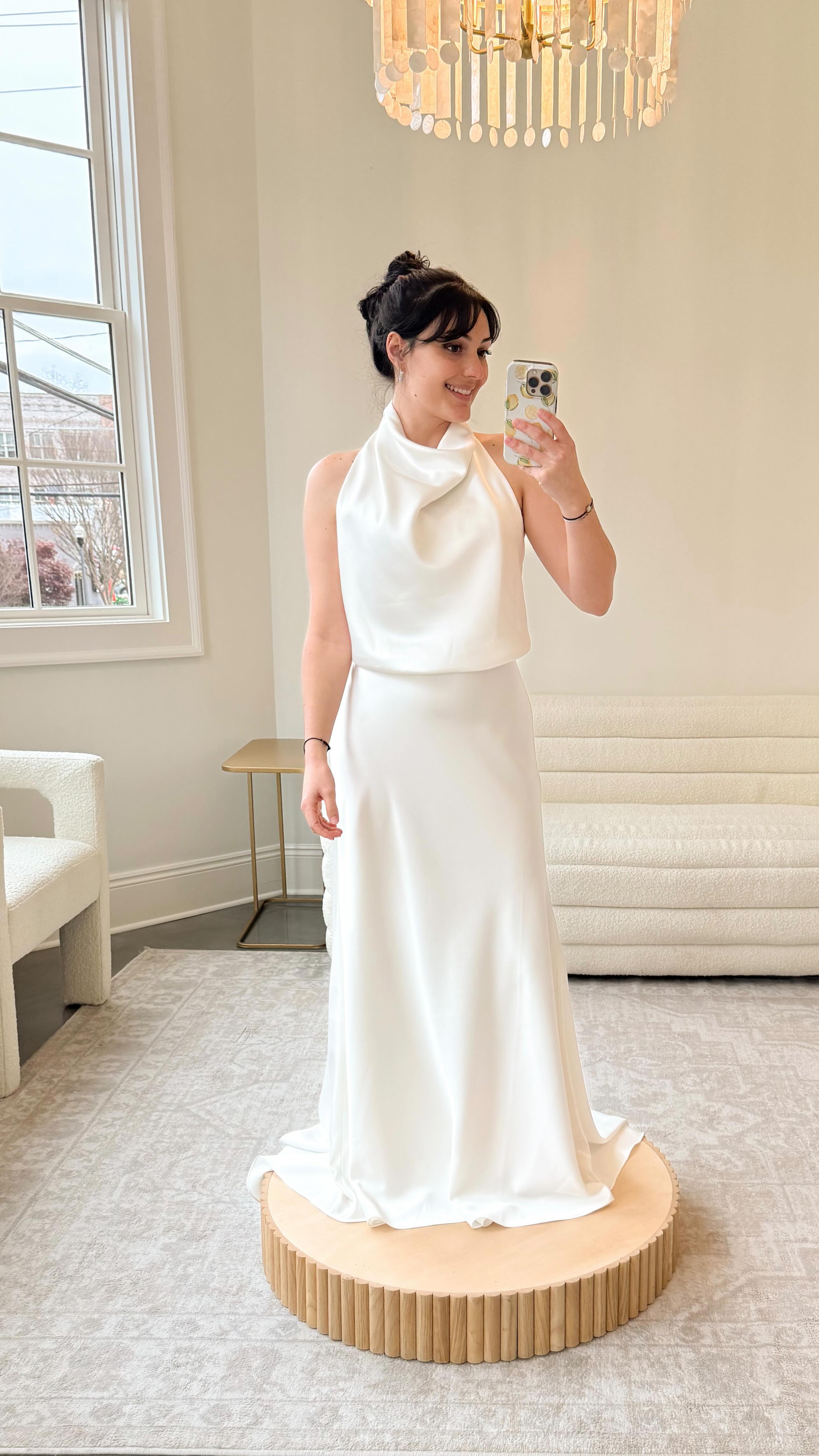 Minimal, but make it unforgettable ✨
The buttery satin, the clean lines, the way this dress feels effortless but still makes a statement. It’s sleek, elevated, and one of those gowns that just works.
Try her on at @senoiabridal 🤍
#senoiabridal #senoiabridalco #georgiabridalshop #atlantabride #southernbride #bridalstyle #weddingdressinspo #bridetobe2025 #satindress #halterneckweddingdress #modernbride #georgiaweddings #bridetrends2025 #shoplocalbridal #thebridalexperience #sayyestothedress