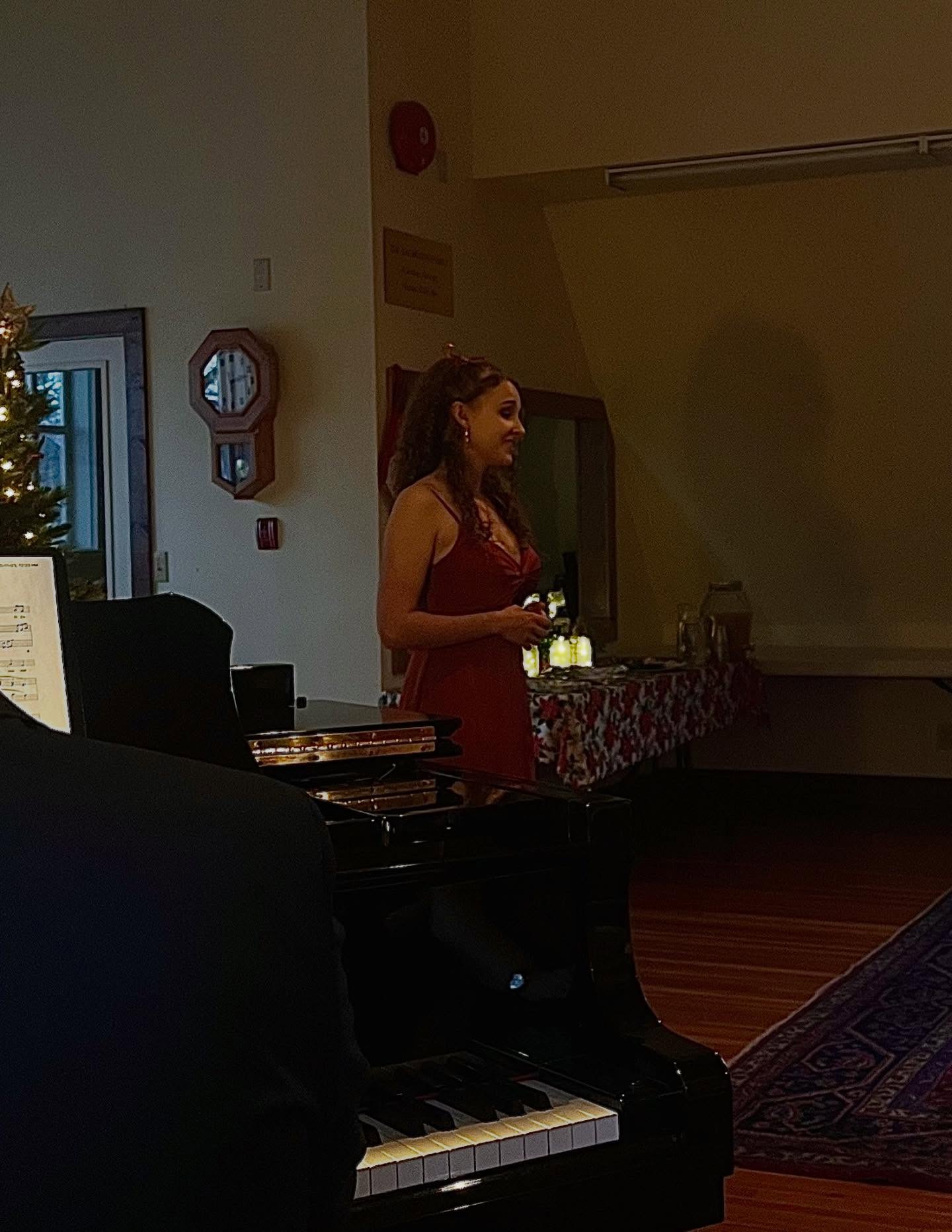 Thank you to everyone who joined us last night in Vernon. If you were unable to attend last night we have another concert this coming Friday the 12th at 7:30. We hope to see you there! Ticket link in bio!!
#music #classical #christmas #singing