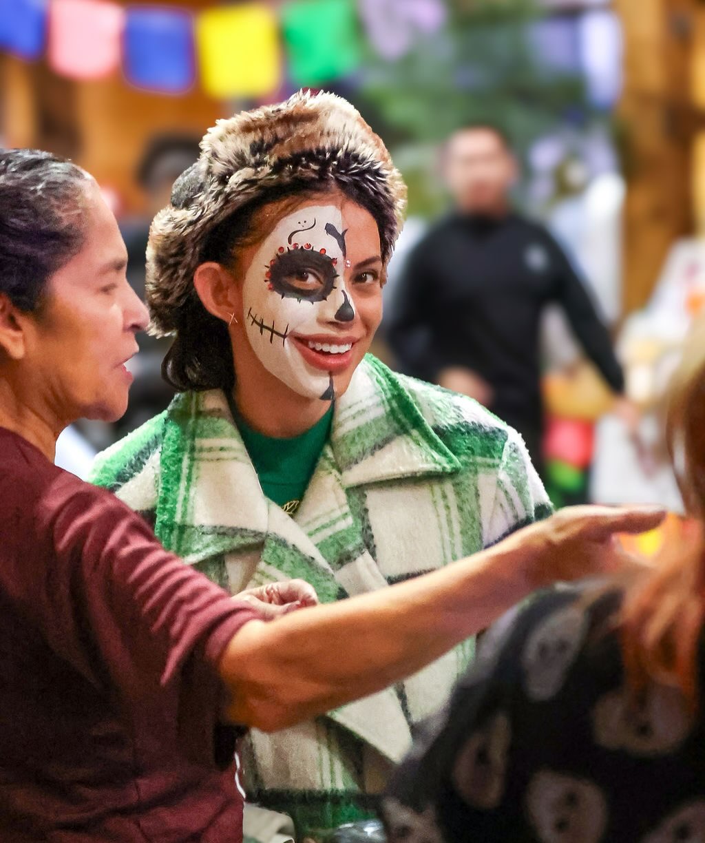 2 day 17th Annual Día de Muertos at The Redd 🌼
Photos by: @daveluna_photos