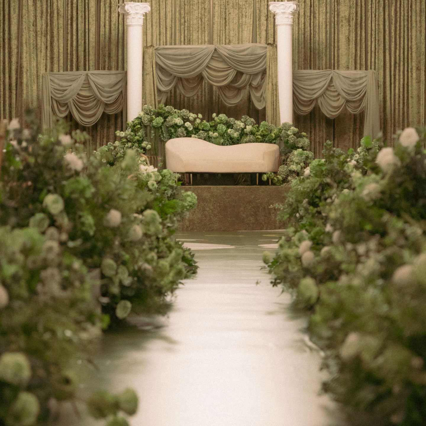 A Symphony of moss green, Pears and grapes, alongside the elegance of graceful swans
A reception concept where earthy elegance meets timeless romance
Design Decor & floral @universaldecor
Bridal Styling + Aesthetic Curation: @pashionconsulting @pavensandhar
Our Beautiful Bride and Groom @palvi15 @ Gurveer
@parasrathi
@royalkingpalace l
#WeddingReception #WeddingDecor #ReceptionDecor #LuxuryWeddingDecor #WeddingInspiration #WeddingDesign #WeddingStyling #WeddingDetails #WeddingVibes #eventdécor