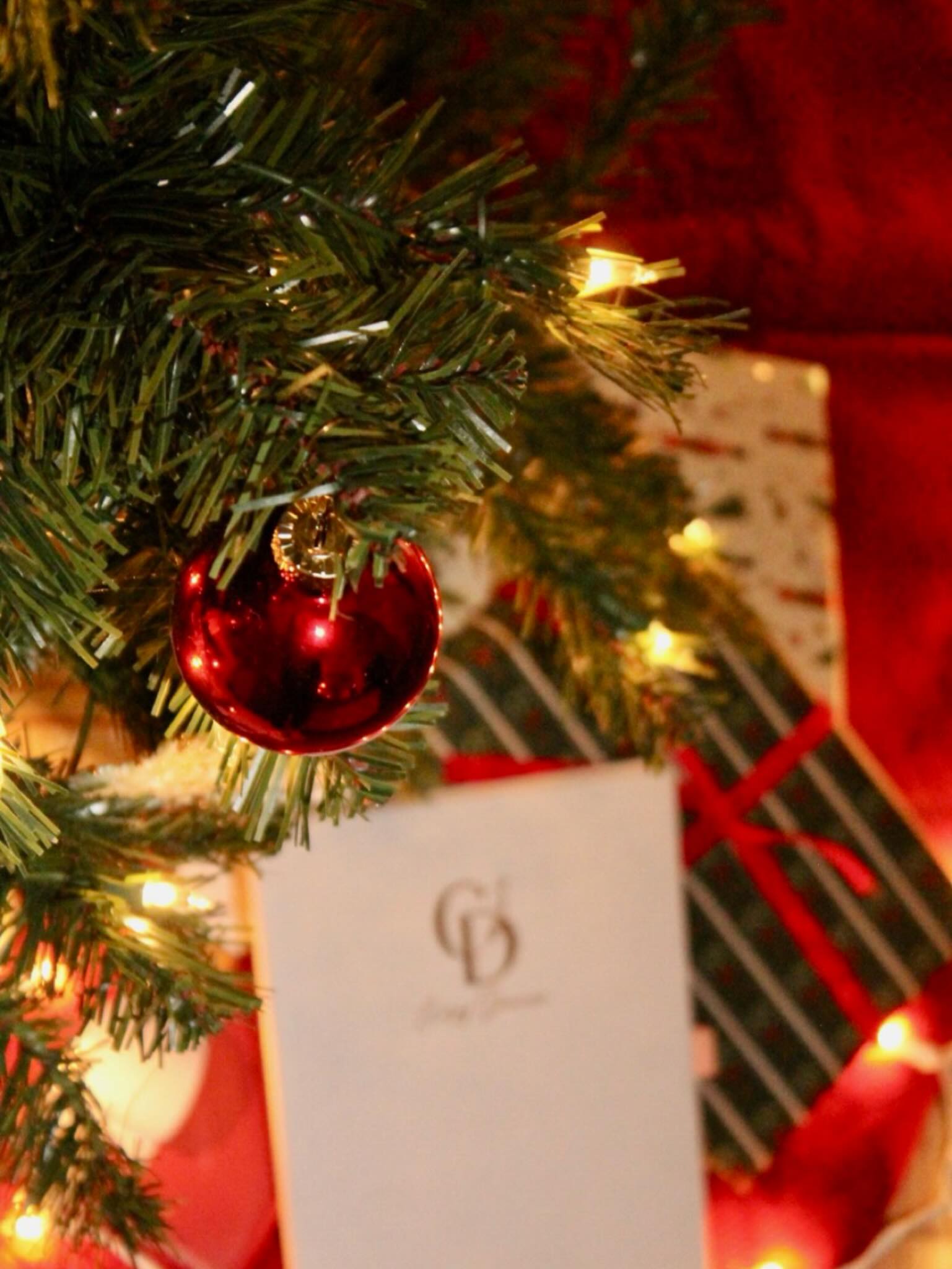 The gift that keeps on giving 🎄When you gift a Cozy Dancer Journal you’re also giving:
✨A tool to help them set (and actually accomplish!) goals for the New Year
✨A reason to write down and apply their dance teacher’s corrections
✨Habit tracking to build a better routine
✨A planner to balance their school/work with dance
✨Improvement, reflection, and growth for the whole season
Shop the journal and apparel to put underneath your tree at cozydancer.com