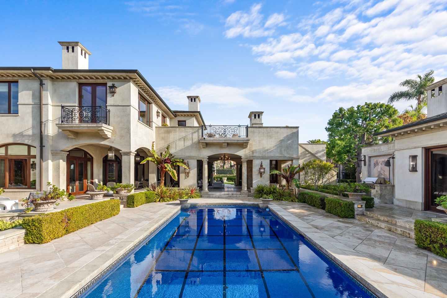 7 Shoreview || $17,250,000
Listed by @rubywangocluxury & @michaelballiet
#newportbeach #realestatephotography