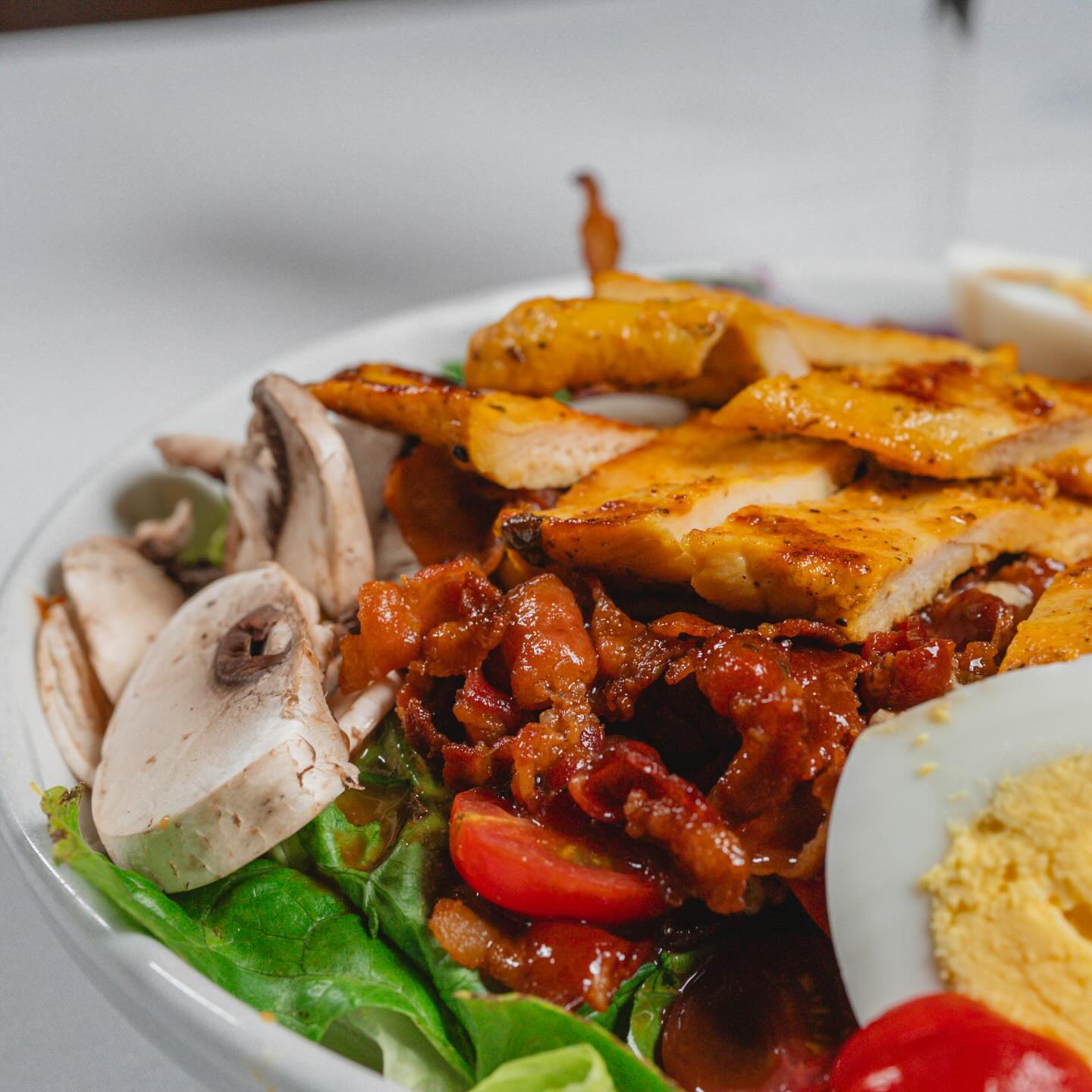 🥗 Whether it’s lunch or dinner, our Cobb Salad is always a good choice. #PopeisClamBar
#deerparkeats #longislandseafood #longislandfoodies #lirestaurants #lieats #deerpark #salad