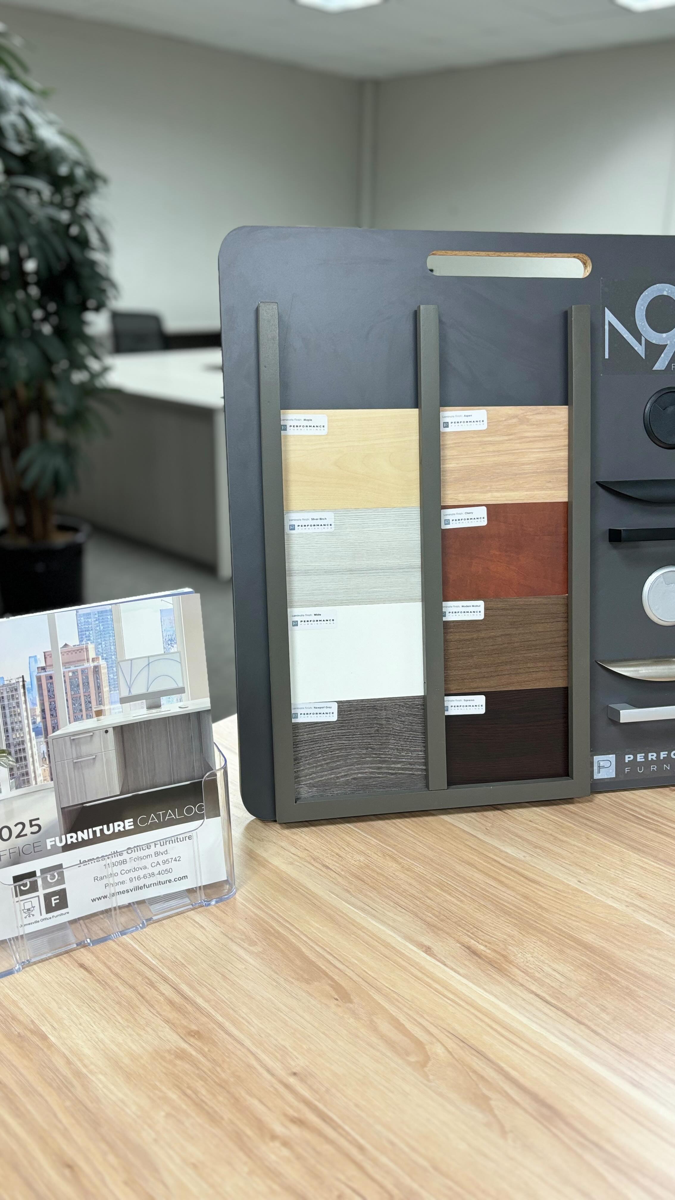 Office upgrade, powered by N9ne Group! 📌 We just finished installing a massive layout of their L-shape desks, bringing efficiency and style to this brand.
What we love about @n9ne.fg : Trend-aligned design and top-tier ergonomics.
Ready to transform your office? Come visit our showroom! No appointment needed.
#officefurniture #desk #officedesign #n9negroup #officeinstall #casegoods #commercialdesigns