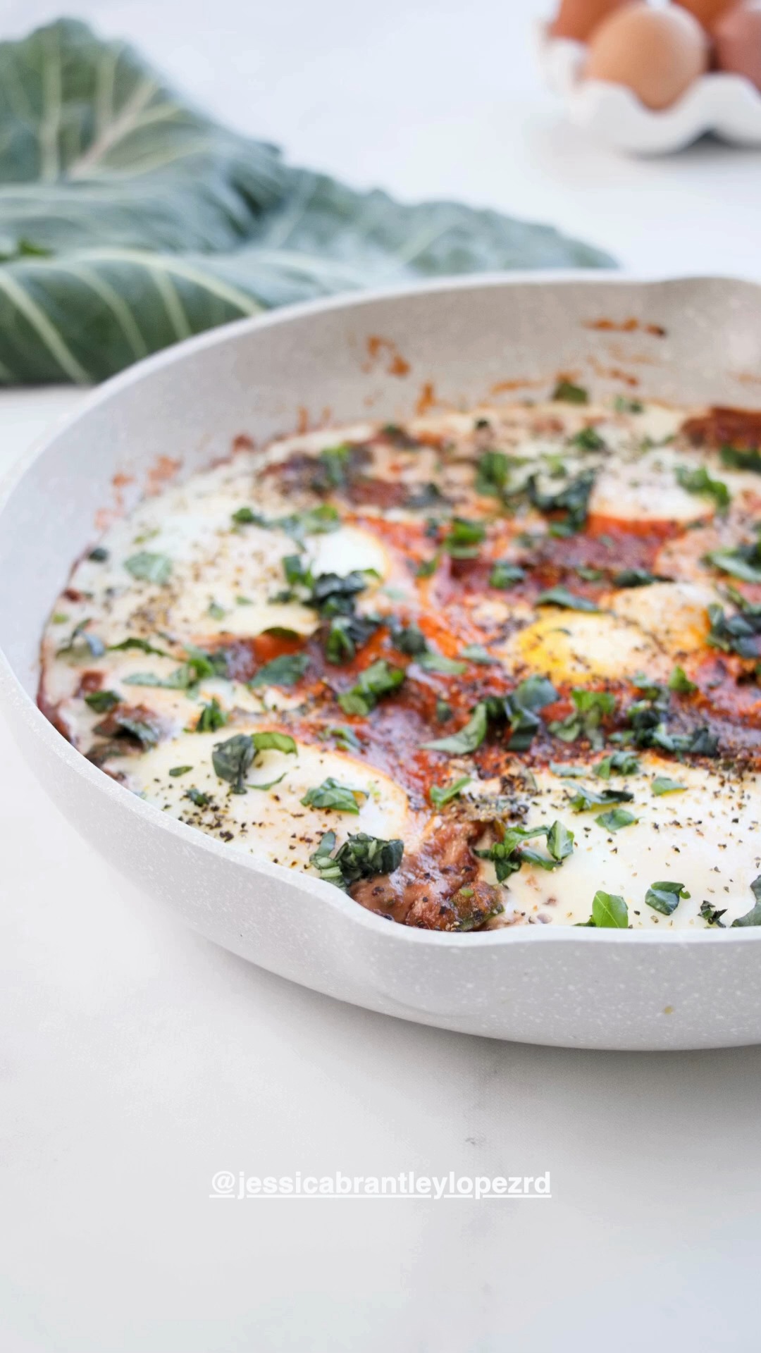 Traditional shakshuka is great… but when we swap in tender collard greens? We’re talking sky-high fiber, and 18 grams of protein that keeps cravings SILENT, boosts your natural GLP-1 hormone, steadies blood sugar, and provides anti-inflammatory magic that loves our hormones right back.
One pan, zero chaos, tastes like pure comfort but fuels you like a boss. This recipe will keep you full and energized!
Grocery List:
24 oz tomato sauce (Rao’s = gold, no added sugar)
1 Tbsp olive oil
8 cups chopped collards (stems out!)
Fresh basil if you’re fancy
Salt, pepper,
6 eggs
Save this, make it tonight, tag me when you do – your metabolism is about to send you a thank-you note