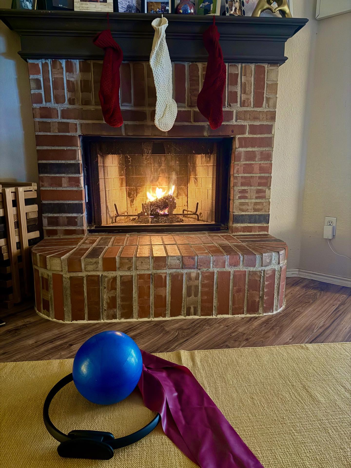 Pilates by the fireplace today💙
#matpilates #cozyday