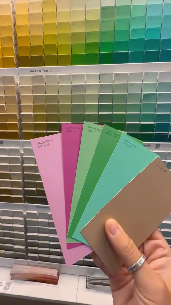 Spreading some holiday cheer at The Palms Café in Rancho Mirage! Glad I was able to help out my old stomping grounds last minute it’s always such a good feeling being back where it all started. Grateful for every opportunity to bring these windows to life. 💫❄️
#ItsLunaVisuals #ChristmasWindows #HolidayArt #WindowArt #RanchoMirage #CoachellaValleyArtist #PalmsCafe #FestiveVibes #WinterWonderlandArt #SeasonalDecor #LocalArtist #DesertCreatives #HolidaySeason #SupportLocalArt #CanvasPalmSprings #ArtInTheDesert #HolidayMagic