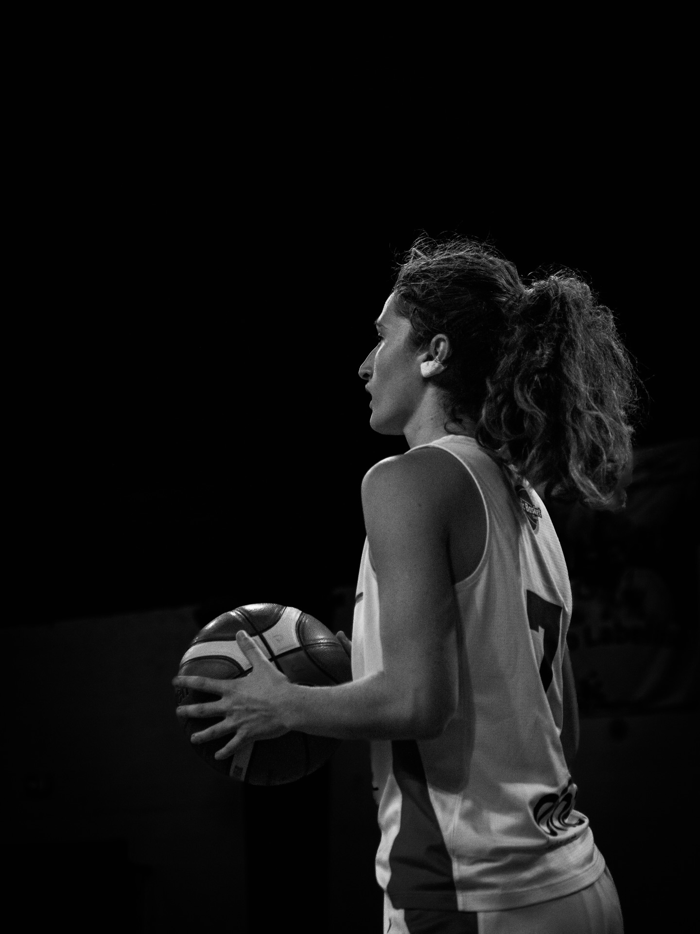 🏀✨ N3F — Retour sur le match !
Nos Pessacaises étaient sur le parquet ce dimanche 7 décembre pour affronter @abbcornebarrieu .
Un match intense, accroché, où les filles ont montré du cœur, de l’envie et de belles phases collectives ❤️🤍
Le groupe continue de monter en puissance… et ça se voit ! 🔥
📊 Début de saison : on fait le point
Nos N3F sont aujourd’hui 10e, à égalité avec Cornebarrieu avec 3 victoires et 7 défaites au compteur !
Un classement serré dans une poule relevée, mais nos filles ne lâchent rien !
La saison ne fait que commencer… et tout est encore possible ! 🚀
📅 NEXT GAME
🗓 Dimanche 11 janvier
🕞 15h30
🏠 À domicile
⚔️ Pessac vs Coteaux du Luy (3e)
Un match de haut niveau en perspective, parfait pour lancer 2026 avec ambition !
On compte sur vous pour remplir la salle et pousser les filles ! 🔥 🙌