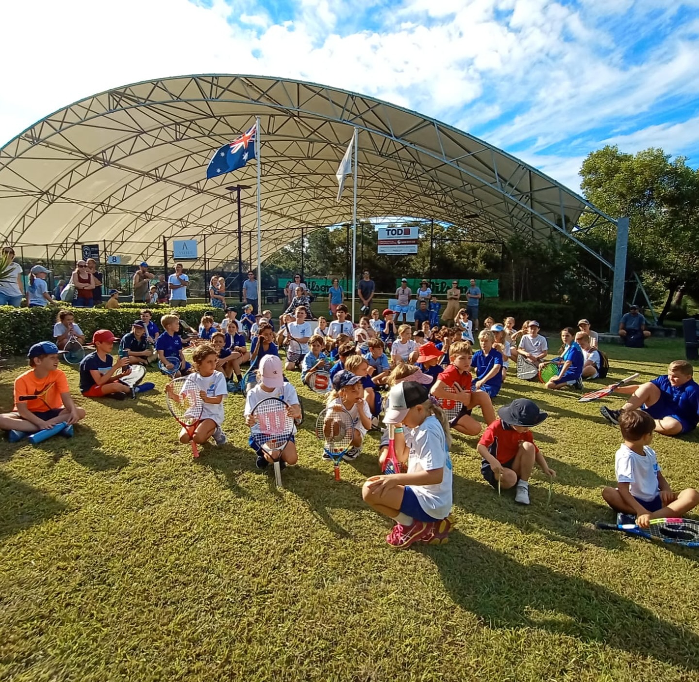 🎾 JUNIOR HOLIDAY CLINIC 🎾
Starts in 2 weeks! Have you registered yet!? If not, head to the HOLIDAY CLINIC link in our bio
Limited spots are left, please call our pro shop for any questions on 0403 714 088
