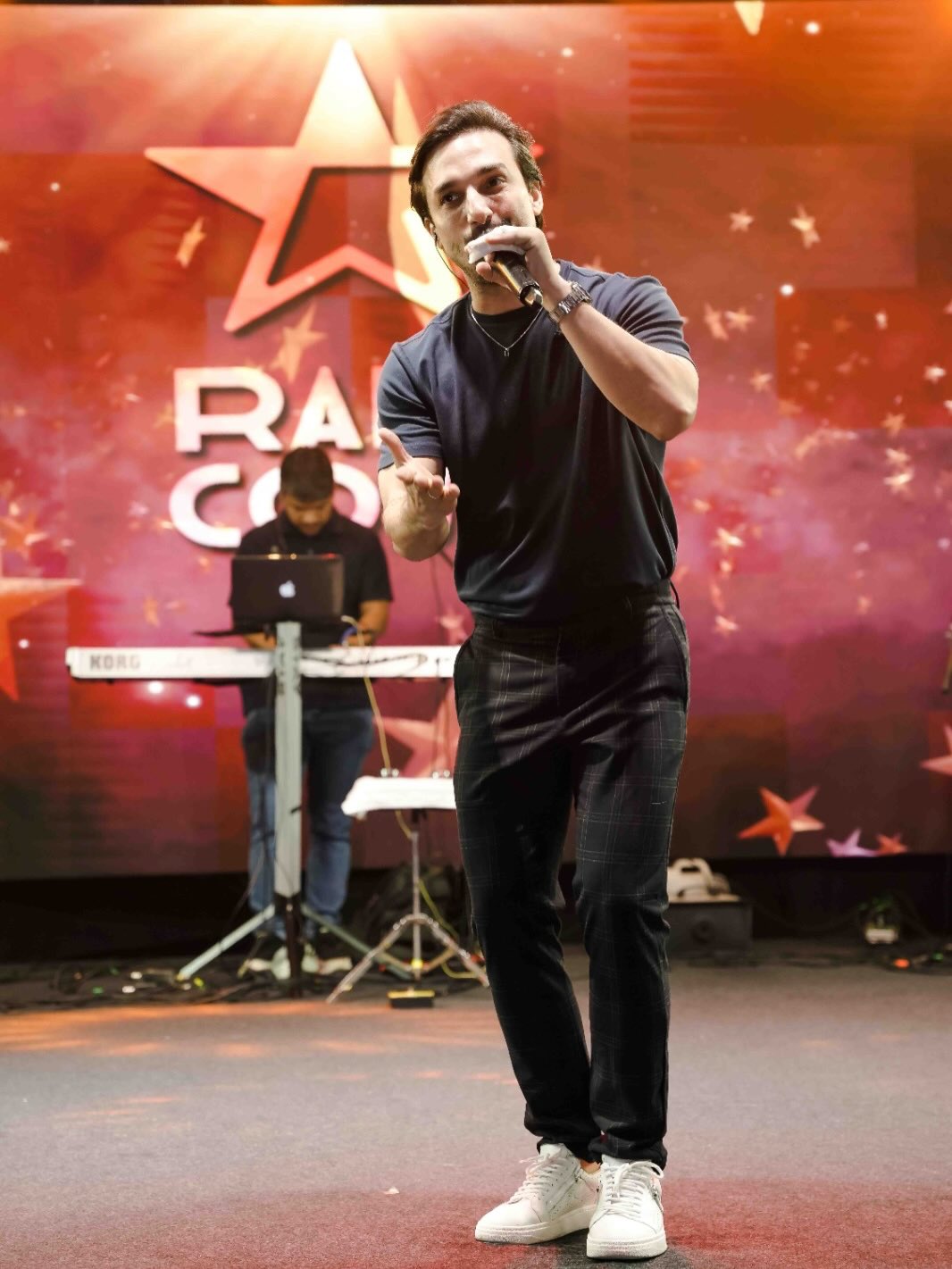 ✨ Festa ✨
Show com @rafacout.oficial
#ᴘʜᴏᴛᴏᴅᴜᴍᴘ 7 do Dia Nacional do Supermercado.