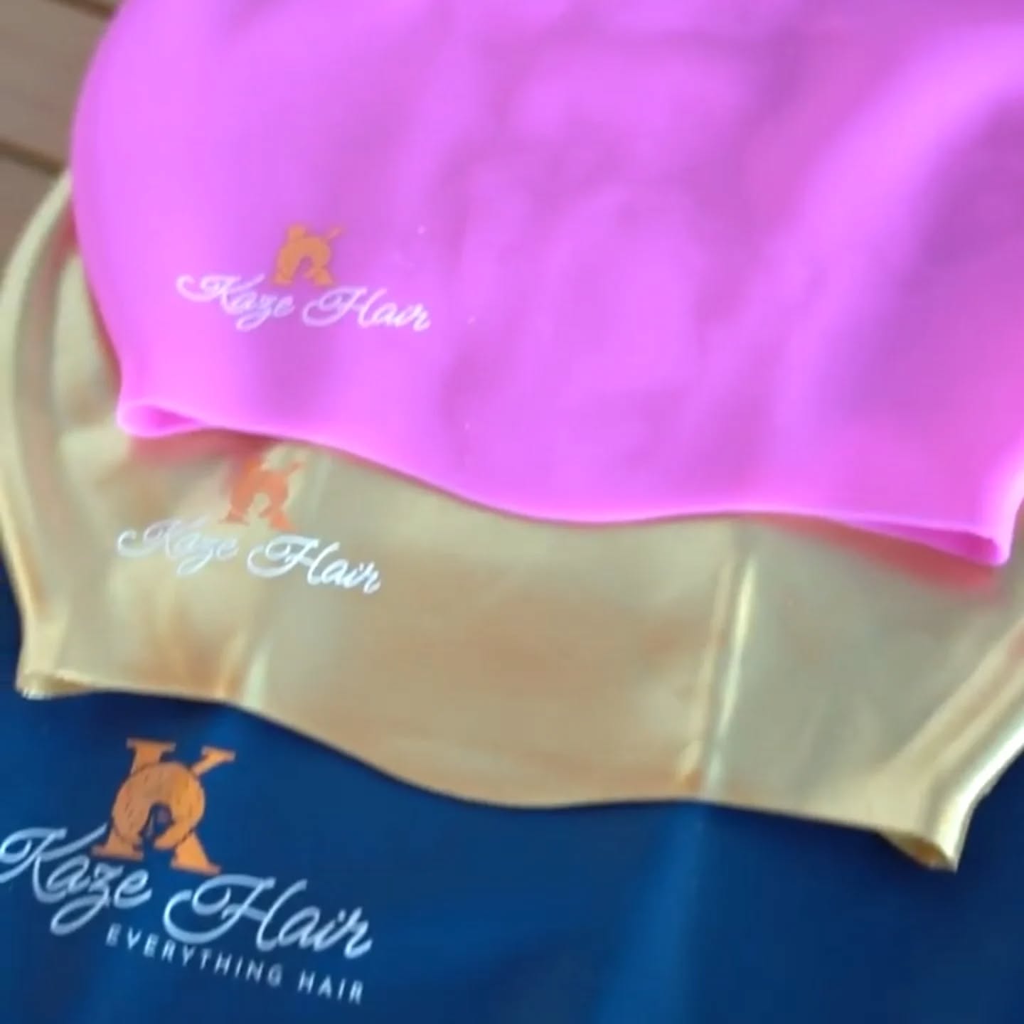 🎄✨ Je serai au Marché de Noël Les Reines de Noël! ✨🎄
Venez me retrouver ce 7 décembre 2025 au 7501 rue François-Perrault à Montréal, de 10h à 17h, pour une journée magique remplie d’exposants, d’activités culturelles, d’ambiance festive et de gourmandises !
🎁 Entrée gratuite
🎉 Venez en famille et invitez vos amis — c’est l’événement à ne pas manquer !
📸 Partagez l’affiche et venez célébrer la magie des Fêtes avec nous !
#mtlsmallbusiness #montrealevents #smallbusinessmtl