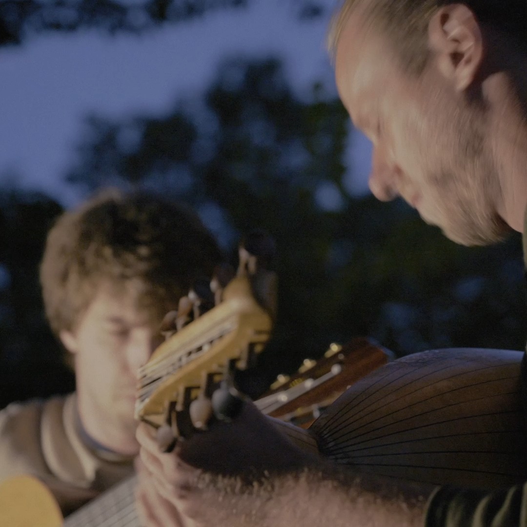 Neighbor'oud joue ce mardi !!! Deux anciens voisins se réunissent à Genève pour une soirée merveilleuse de partage musical et humain, illuminée à la bougie.
Mardi, 16 décembre
Concert à 20h15
Apéritif dès 19h45
30 Rue de Candolle Genève
Achetez vos billets sur notre site, kaliaguitar.com. Lien en bio.
Vidéo : Johann San Roman (montage modifié pour les besoins du reel)
Son : Florian Baron
#concert #guitare #genève #guitareclassique