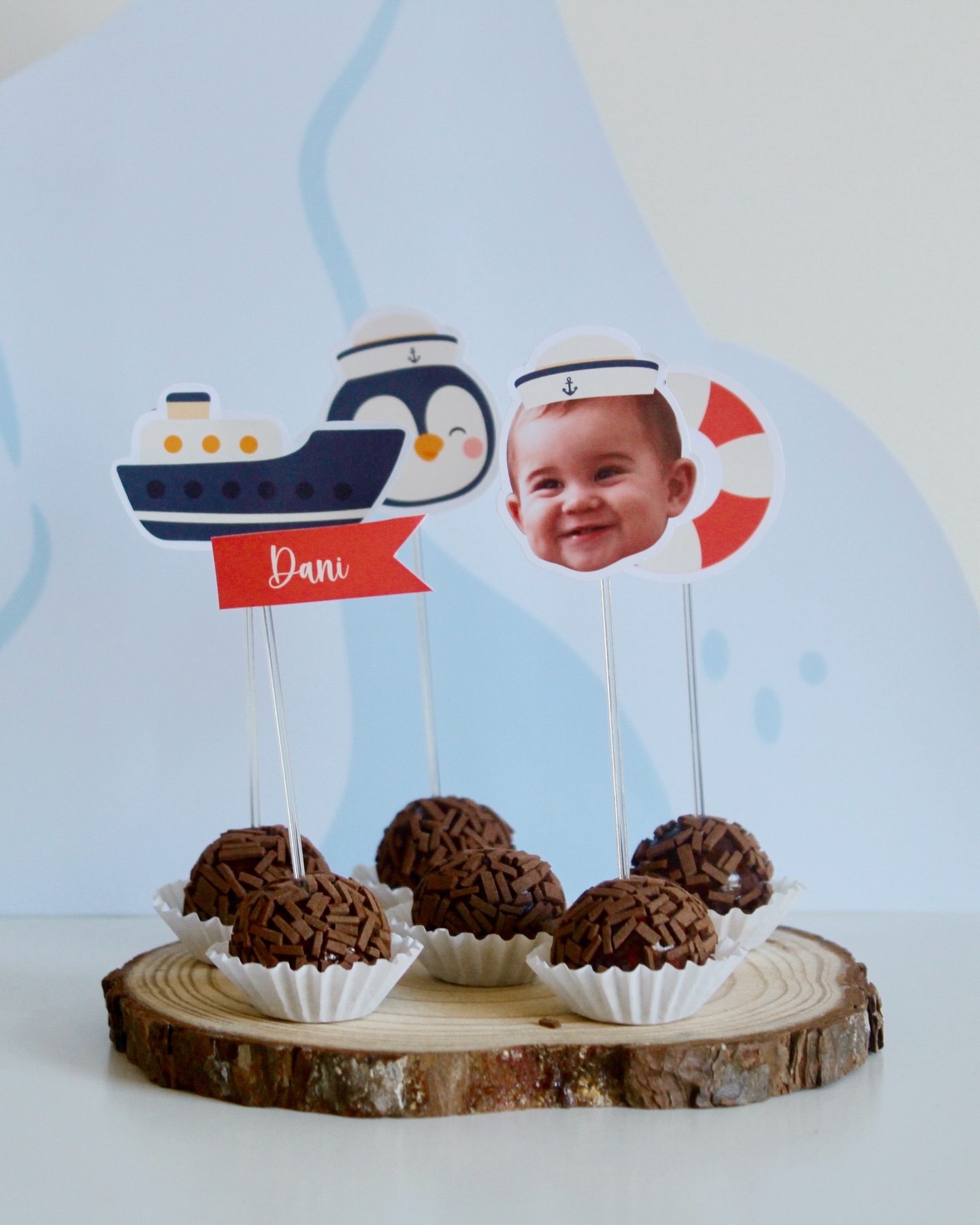 Ahoy, capitão! 🐧⚓
Os pinguins mais fofos zarparam direto para decorar o seu dia especial com muito encanto e clima náutico!
Disponível na versão kit digital ou festa na caixa (link na bio)!
#festa #aniversario #mesversario #kitdigital #pinguins #marinheiro #festanacaixa