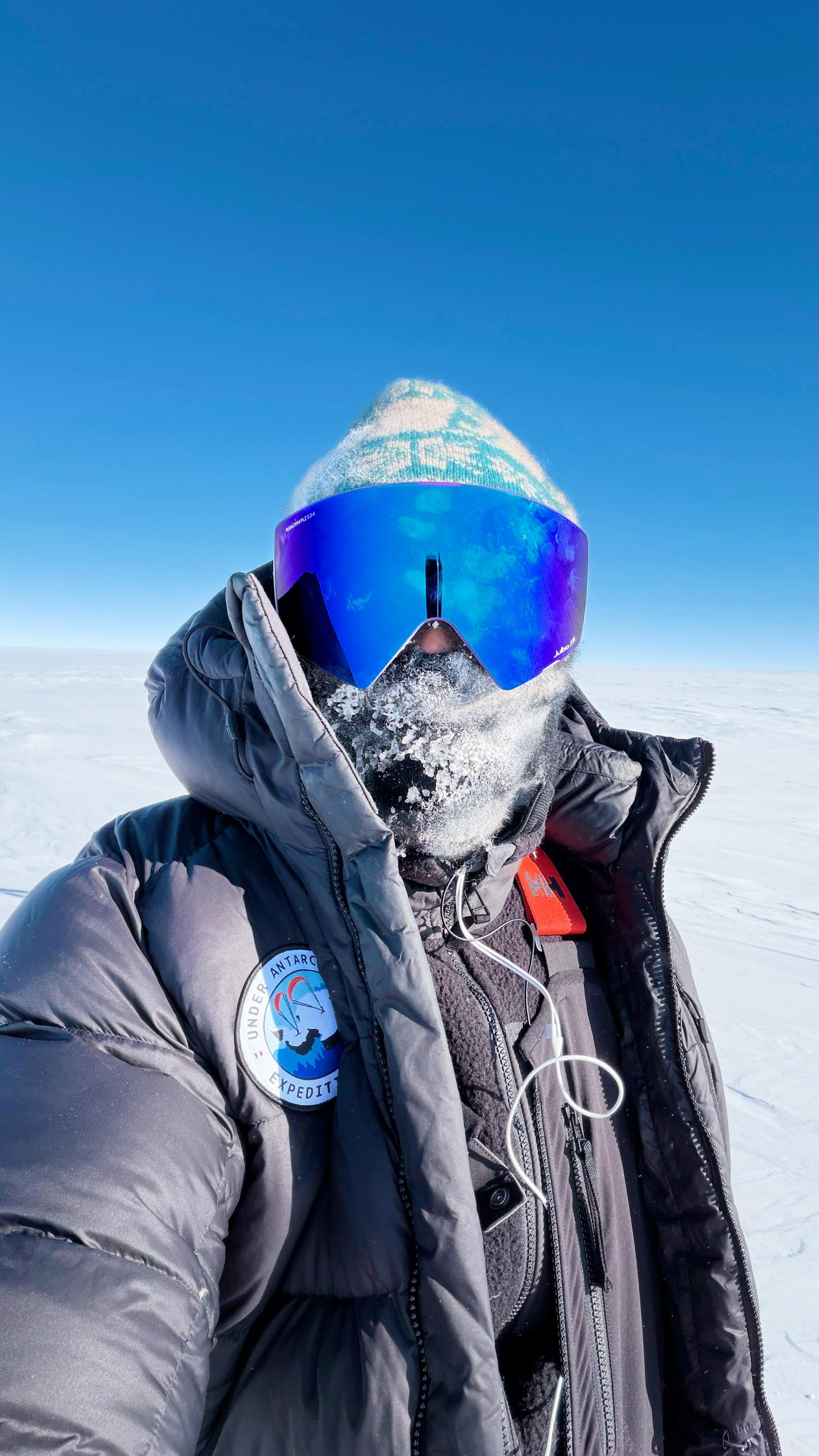Good night from Antarctica ❄️🇦🇶
We left Thor’s Hammer, our drop-off point, just a few hours earlier.
For this first stretch, the wind wasn’t quite in our favor yet — we had to zigzag with our kites, tacking our way forward across the ice.
We still need to cover 150 km to reach the high plateaus at 3,000 meters, where the winds will finally work with us and help push us deeper into our crossing.
The adventure is only beginning, and every meter counts.
🛰️ We’ll be sharing daily updates from the field right here!
🔔 Subscribe to follow the preparation and experience the Under Antarctica expedition live!
#UnderAntarctica #Antarctica #Science #Expedition