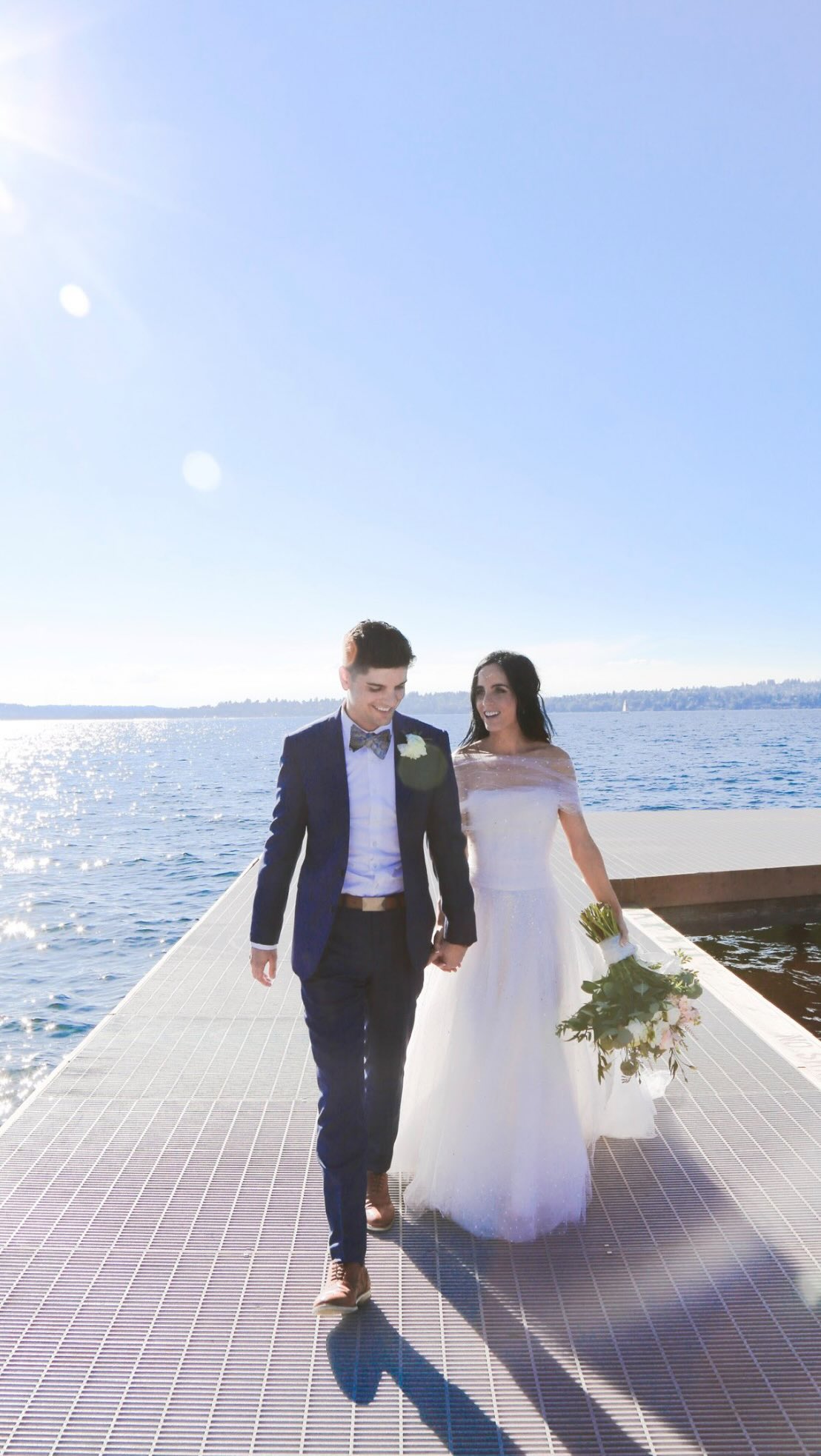 Don’t mind my postpartum mom bod…but someone asked me how to dress for a photoshoot as a photographer when it’s rainy. It kind of depends on the setting whether I dress up or dress down…but for this short shoot, this was my simple, realistic outfit. After all…I’m behind the camera so it doesn’t matter all that much what I look like…but functionality and staying dry matters! :)
#bellevue #bellevuedowntown #bellevueengagement #bellevuewedding #bellevueweddingphotographer #bellevueengagementphotographer #bellevuephotographer #seattle #seattleengagement #seattlewedding #seattlebride #seattledowntown #bellevuepark #seattlefamilyphotographer #bellevuefamilyphotographer #bellevuelifestyle #bellevuelifestylemagazine #bestlifeever #bellevuesquare #bravern #bestofseattle #시에틀 #시에틀사진작가 #지작가 #박작가 #西雅图摄影师 #西雅图 #西雅图婚礼 #西雅图订婚