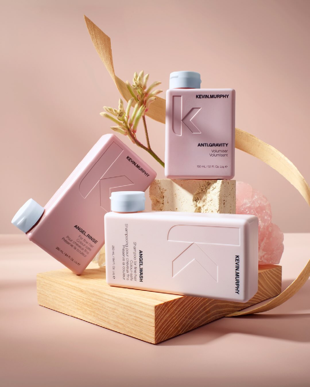 ✨ KEVIN.MURPHY HOLIDAY BOKSIT✨
Esimerkkinä VA-VA-VOLUME BOKSI
VA-VA-VOLUME -lahjapakkaus on täydellinen valinta hennoille hiuksille, jotka kaipaavat tuuheutta, ilmavuutta ja kaunista rakennetta. Setti sisältää kolme tehokasta tuotetta, jotka tekevät hiuksista välittömästi täyteläisemmät ja runsaan tuntuiset.
🌸 ANGEL.WASH – hellävarainen shampoo vahvistaa ja suojaa
🌸 ANGEL.RINSE – kevyt, hoitava täyteläistäjä
🌸 ANTI.GRAVITY – volyymia antava muotoilutuote, joka pitää hiukset ilmavina
🎁 Saatavana myös muita KEVIN.MURPHY-holidaybokseja eri hiuslaaduille ja tarpeisiin:
– kuiville hiuksille
– vaurioituneille hiuksille
– kiharoille hiuksille
– värikäsitellyille hiuksille
- vaalennetuille hiuksille
Löydä täydellinen lahja — itselle tai läheiselle.
Kurkista kokoelman kaikki boksit ja valitse suosikkisi! ✨
‼️Kaikki boksit meiltä nyt 59,90€ 🤩