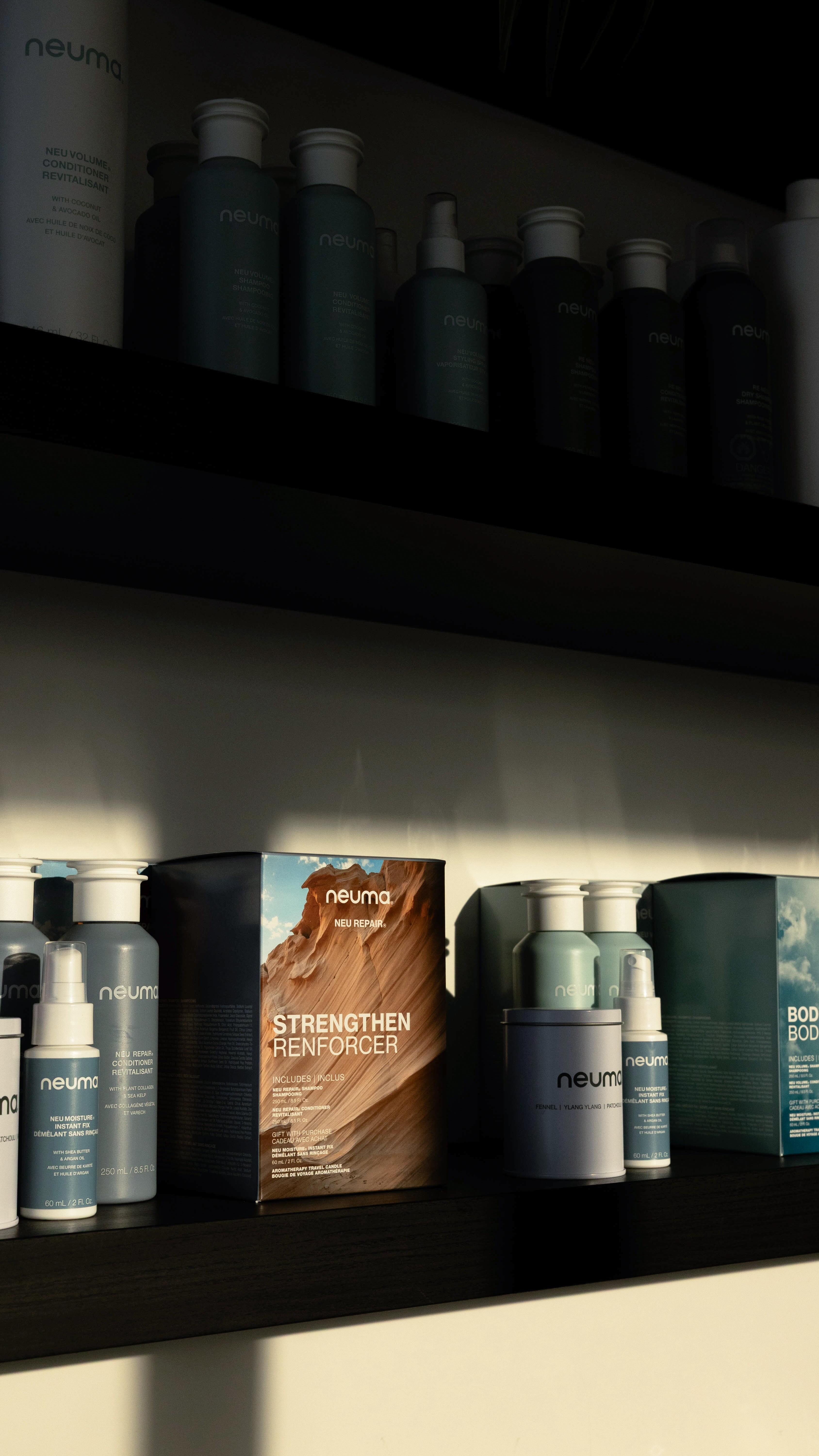 Searching for a gift anyone would love? Give the gift of salon quality products for your loved ones or treat yourself this holiday season 🎄