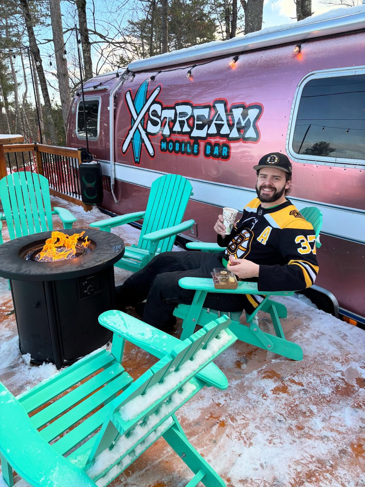 FOOD FRIDAY SPOTLIGHT📣 Come visit us at the summit of @patspeakskiarea and grab a charcuterie box and a delicious drink. This is just one of our many awesome food options. #charcuterieplatter #mountain #skiing #airstream #airstreambar