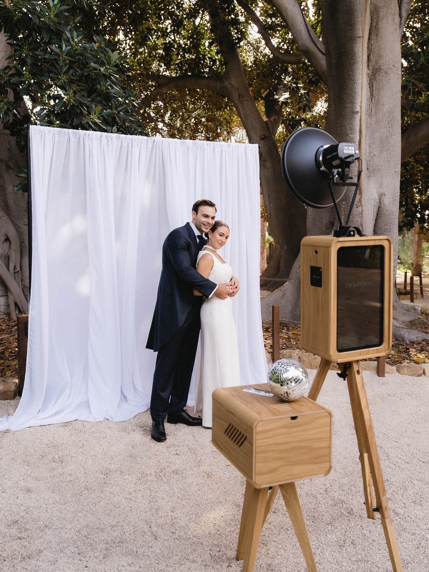 🪩
Con Lightbox tus invitados tendrán un detalle único y especial con el que recordar siempre vuestro gran día.
✉️ info@lightbox.es