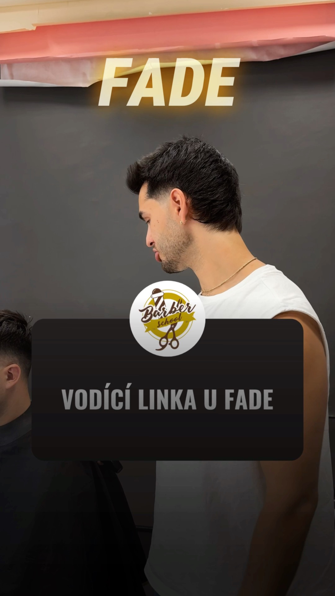 💈 VODICÍ LINKA U FADE: Klíč k dokonalému přechodu!
Správně nastavená vodící linka je základem každého perfektního fade. Udává výšku, plynulost a barvu celého střihu.
Ale víš, jaký nástroj použít na začátku, aby byl přechod co nejčistší? ✂️
👉 Co přesně na začátku sledovat a jak na nejplynulejší blend? Vše se dozvíš v našem videu! 🔥