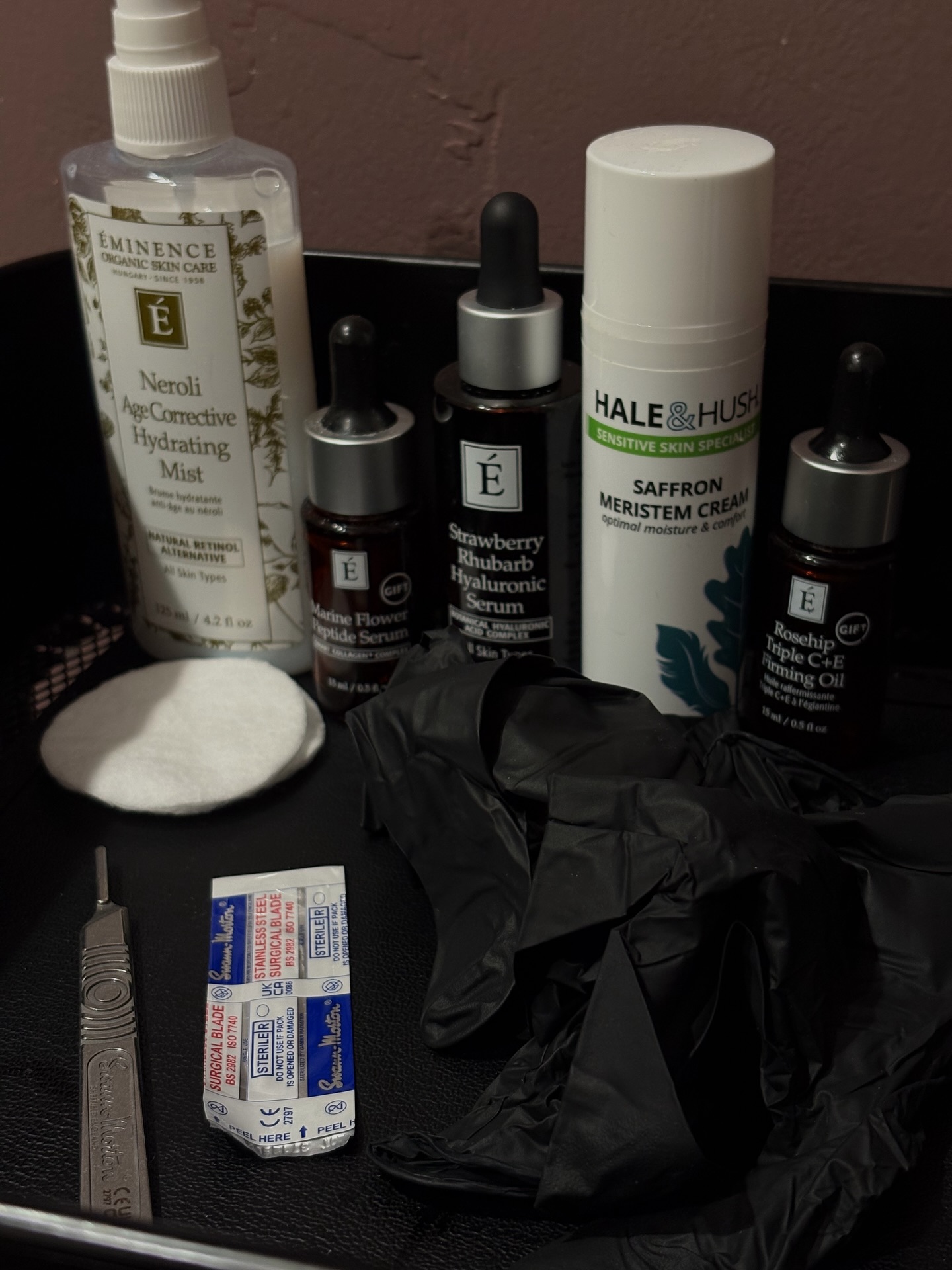 Dermaplaning reveals the glow — proper aftercare keeps it ✨
Saffron Meristem Cream = hydrating + calming + anti-age-support in one step 🤍