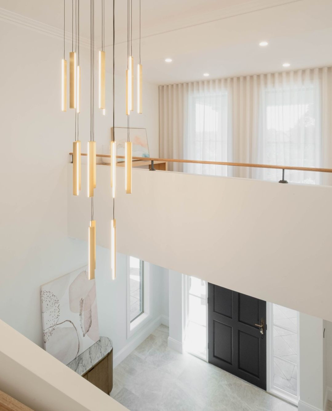 Making a grand entrance at Project Lewyn. We love the way the bold, feature lighting connects the two spaces up and downstairs.
📸 @benandgab
==========
🔨 Wolf and Willow Projects: Builder & Carpenter specialising in home renovations, kitchens, bathrooms and outdoor living spaces in the Byron Bay, Hinterland and Northern Rivers region.