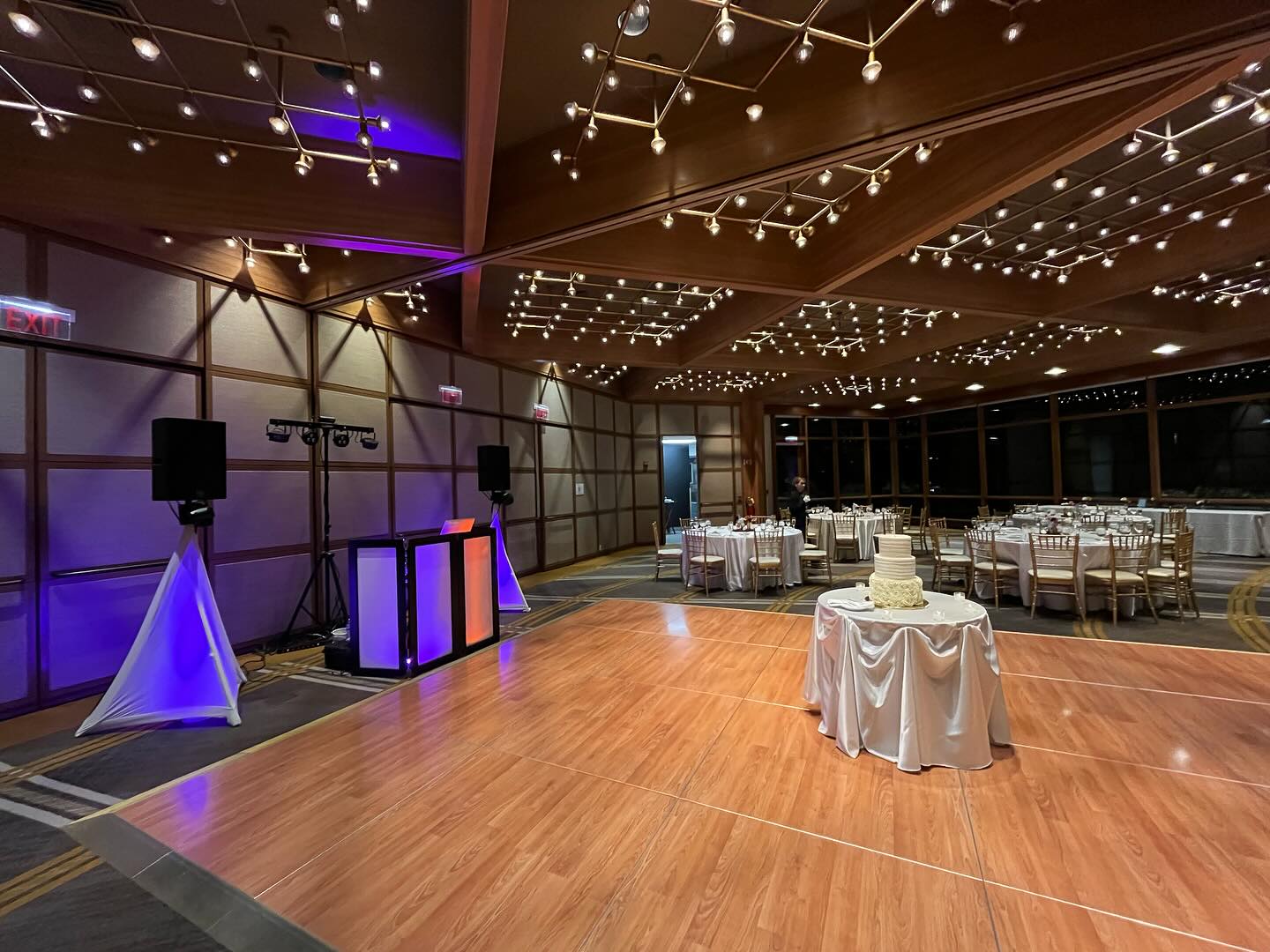 This November wedding location was a beautiful surprise when I arrived. A lodge on the edge of some woods. Check out the sunset view from the reception. A warm fireplace in the cocktail area and a grand piano in the lobby. My kind of place!