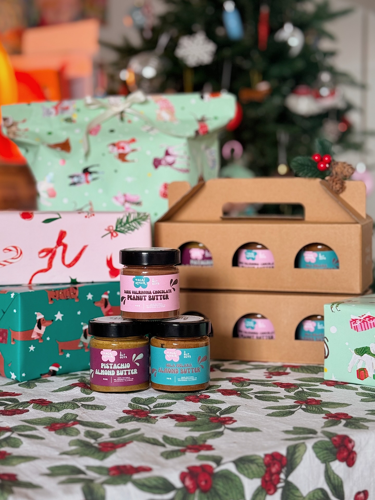 🎁 GIVEAWAY! 🎁
We’re celebrating the festive season with the dreamiest collab - introducing the 2NUTGUYS x An Açaí Affair Nut Butter Gift Sets!
Together, we’ve crafted an exclusive set of nut butters that brings wholesome indulgence and joyful flavours to your celebrations. Inspired by our shared passion for quality ingredients and honest, delicious food, this trio of nut butters is perfect for gifting or a little self-treating. These limited edition sets are for sale at all AAA outlets islandwide and via 2NUTGUYS.com while stocks last ✨
Flavours:
Gula Melaka Almond Butter
Dark Valrhona Chocolate Peanut Butter
Pistachio Almond Butter
We’re picking 3 lucky winners who will receive 1 gift box (worth $33) + a $10 AAA Christmas gift card! 💕
To participate:
1. Follow @anacaiaffair and @2nutguys
2. Comment the flavour you’re most excited to try and tag 2 friends
3. Repost to your IG story for a bonus entry!
Giveaway closes on 25 December 2025 🎄
#sggiveaway
