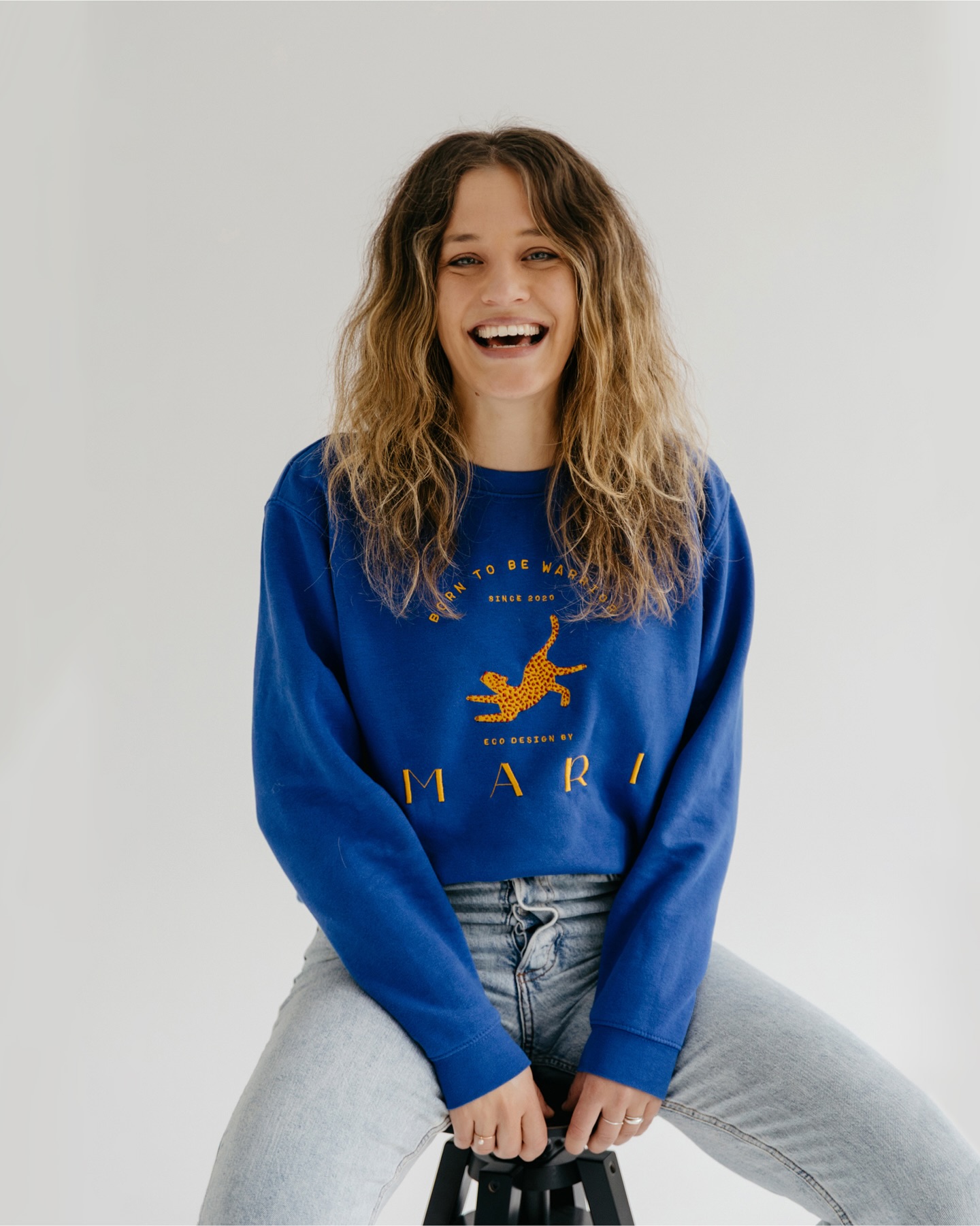 I thought it wouldn’t hurt to re-introduce myself since a few new faces have joined here recently — so hi! 👋
Hi, I’m Sara — an international wedding & lifestyle photographer.
I started shooting weddings back in 2015 during my uni years, and I’m still in love with capturing days that are full of personality — from grand celebrations to tiny, intimate moments. My style is natural, candid and honest, blending in with you and your people from the quiet prep to the chaos of the party.
Lately, portrait photography has become a growing part of my work. I love how close and personal this genre feels — not by accident my diploma project was also a portrait series. Most people arrive terrified of being photographed, and helping them feel at ease is something I truly enjoy (I even went to a portrait session myself recently, just to experience that vulnerability from the other side 😄).
I’m based in Budapest, shooting weddings and portraits in the UK & across Europe.
When I’m not working, I’m usually traveling, hiking, or adventuring with my doggo, Chili. 🐾
Thanks for the photos for a lovely photograoher friend : @bloom_withyou_photo ✨
.
#destinationweddingphotographers #portraitphotographer #budapestphotographer